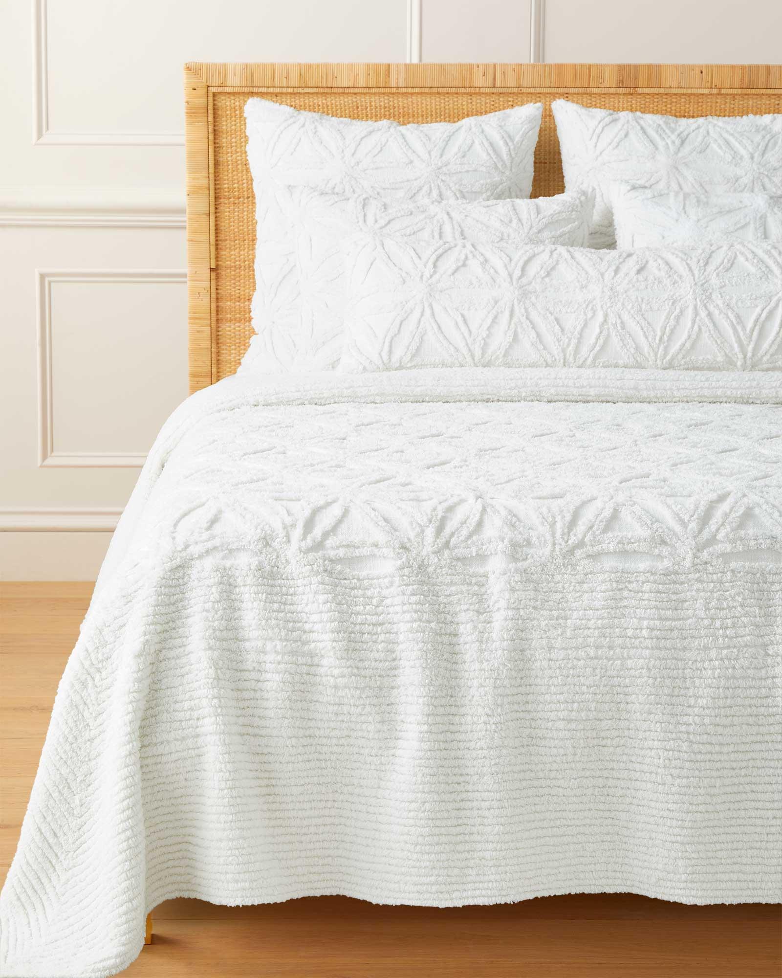 Quilt_Marion_White_Lumbar_FOB_MJ_2130_Crop_BASE