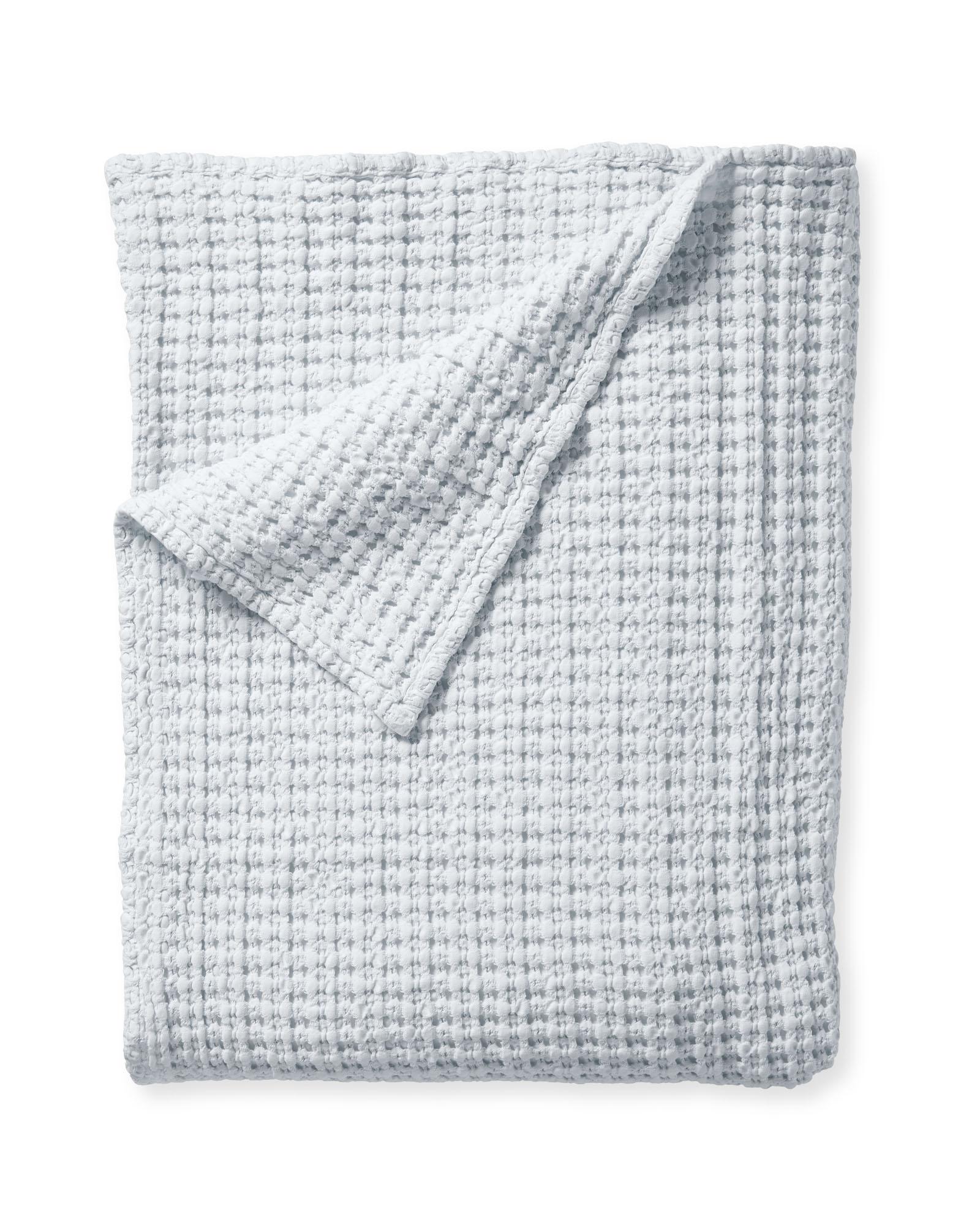 Quilt_Montauk_Sky_Fold_MJ_18009_Crop_SH