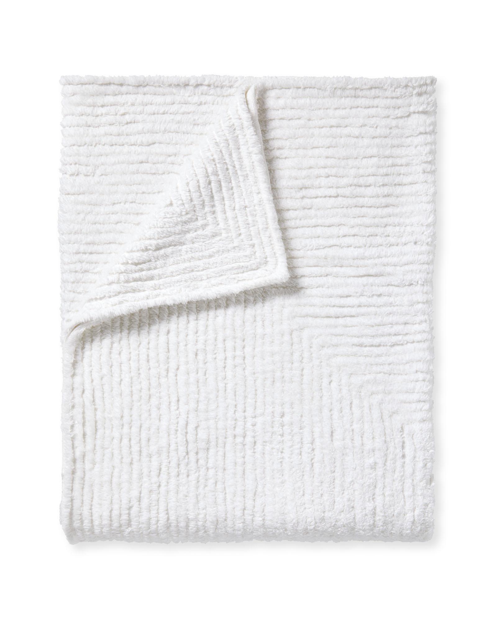 Quilt_Sham_Marion_White_MJ_1106_Crop_SH