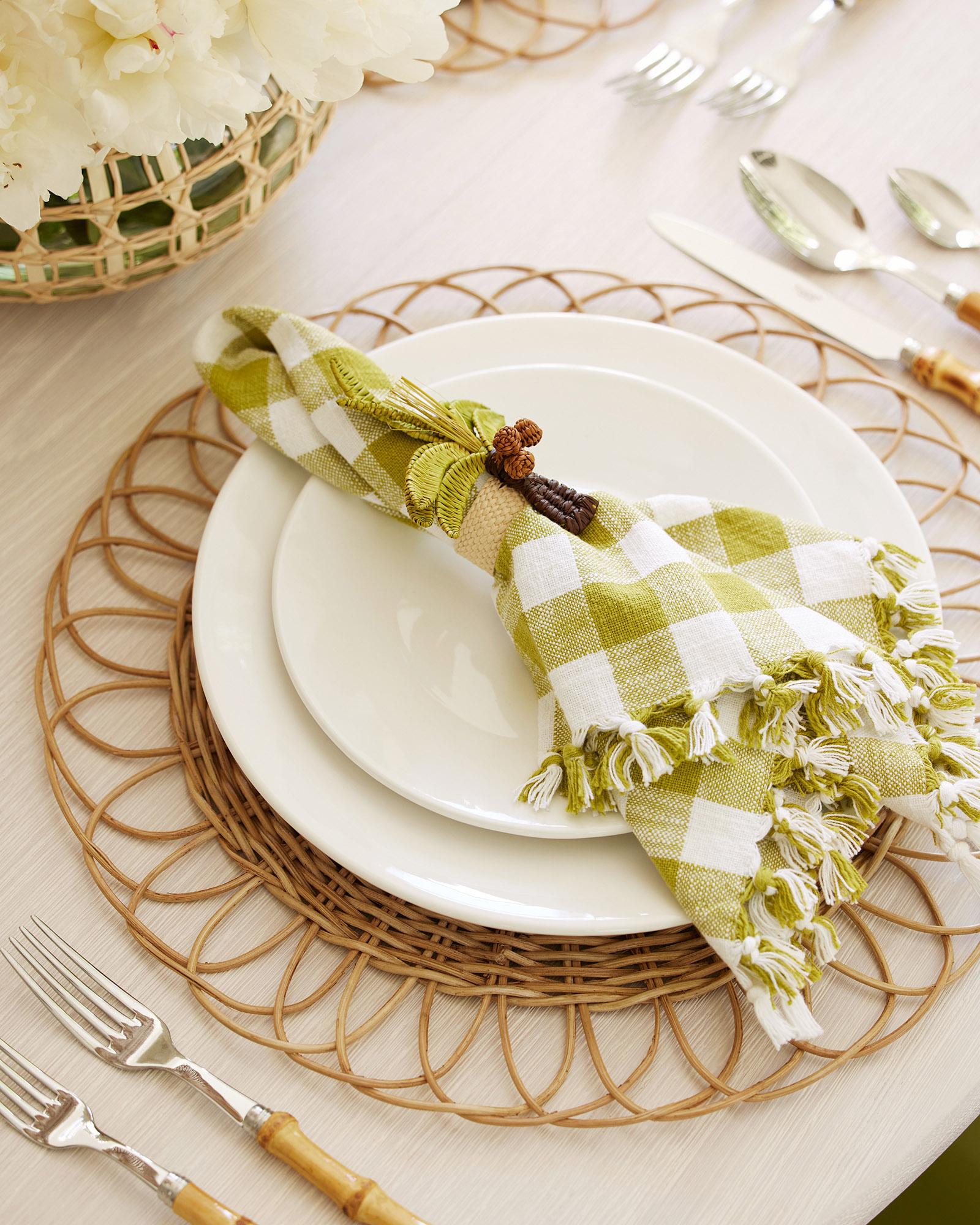 TabletopGinghamGreenNapkinsPalmTreeRingsx0084_CV1
