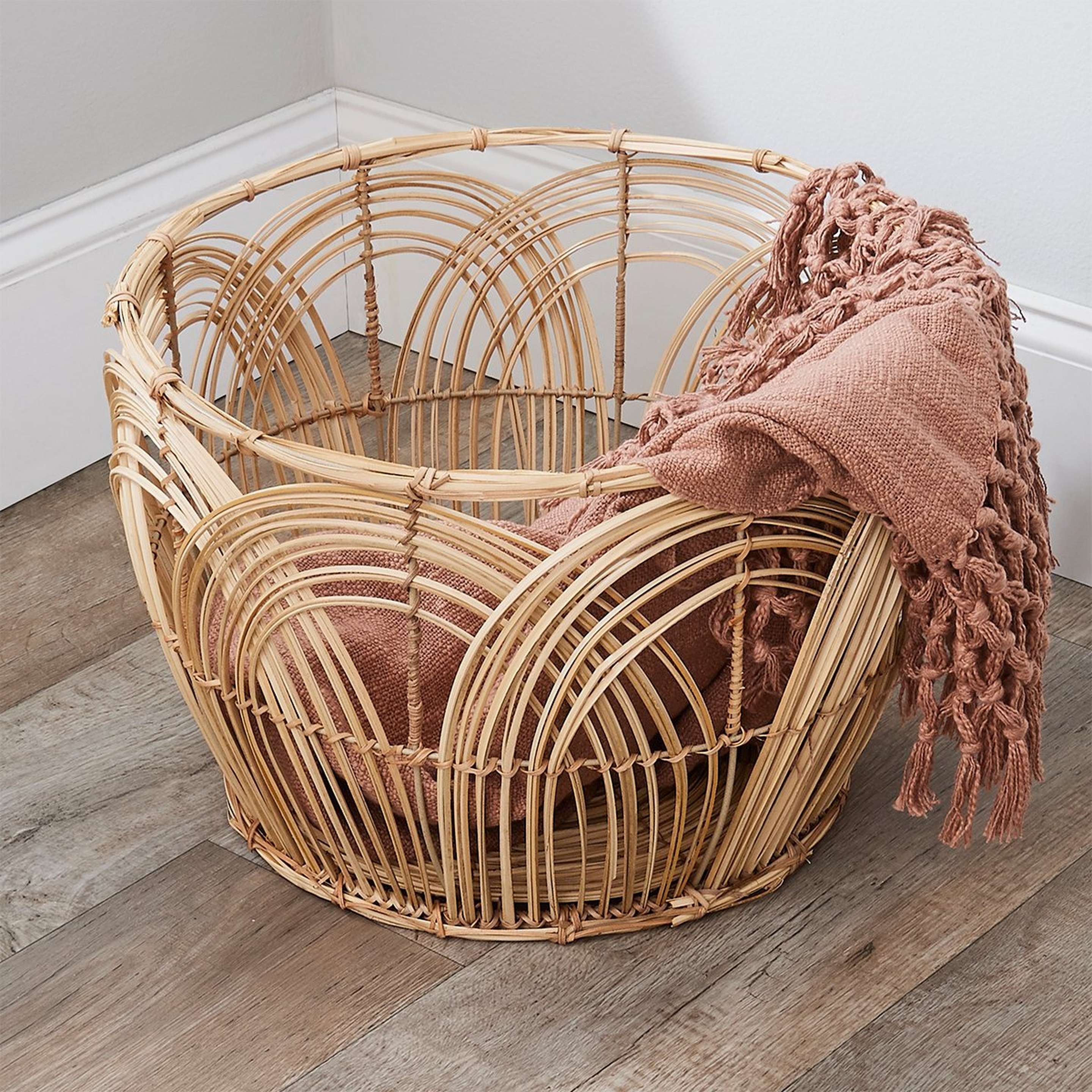 A Open Weave Seagrass Basket with Natural Rattan color