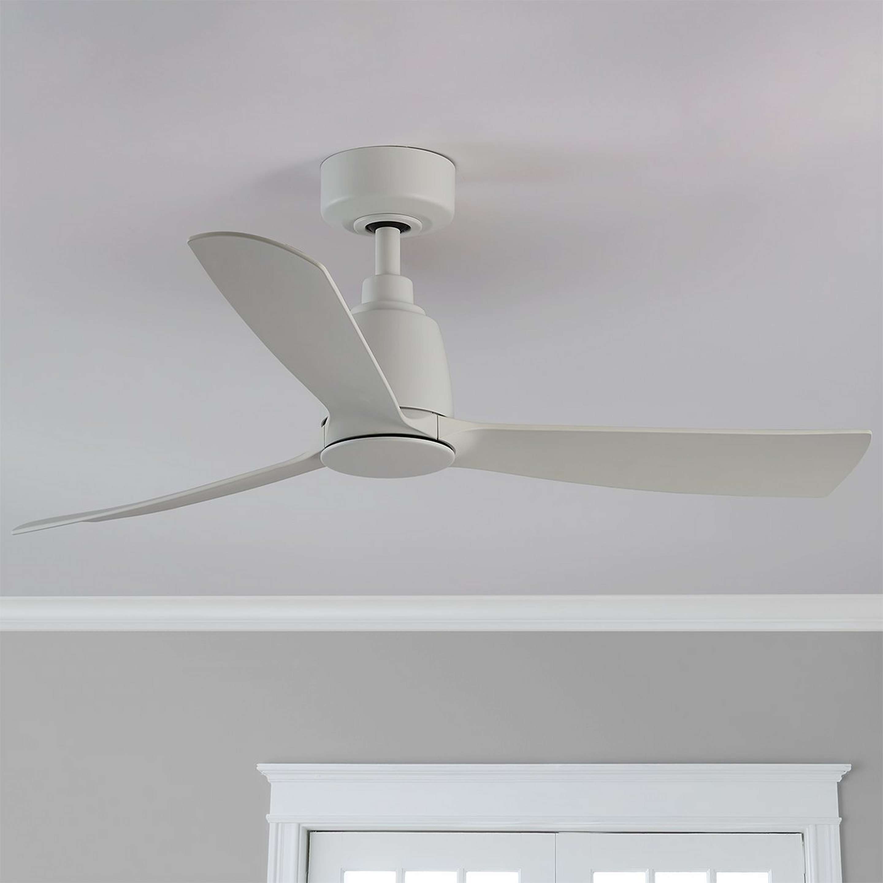 A 44" Auster Indoor / Outdoor Ceiling Fan - 3 Blade with Matte White color