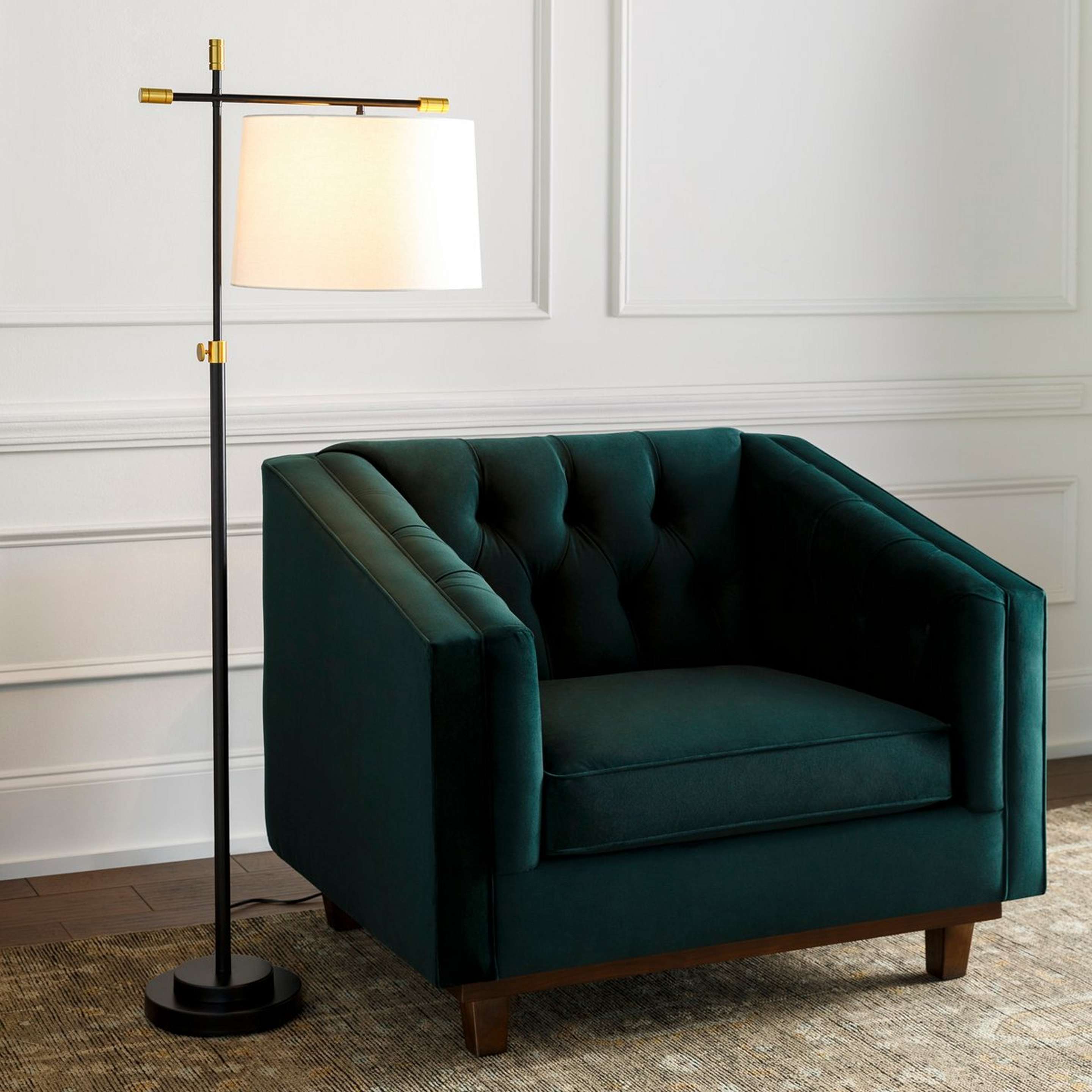 A Andrew Floor Lamp with Black / White Linen / Gold color