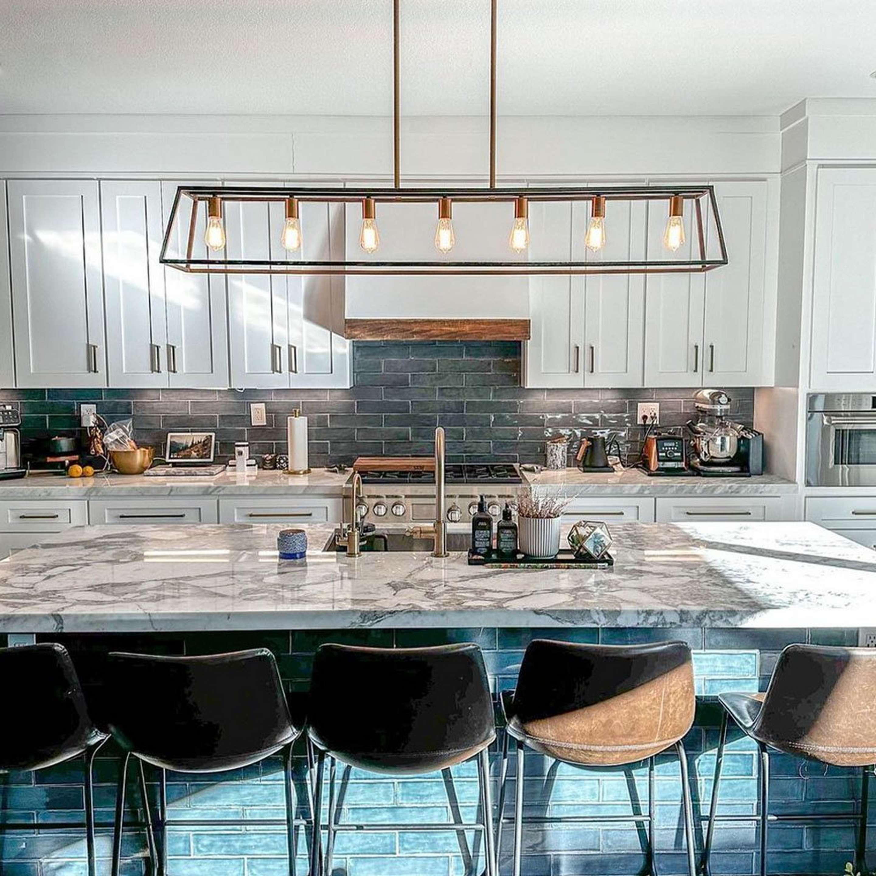 Kitchen island chandelier