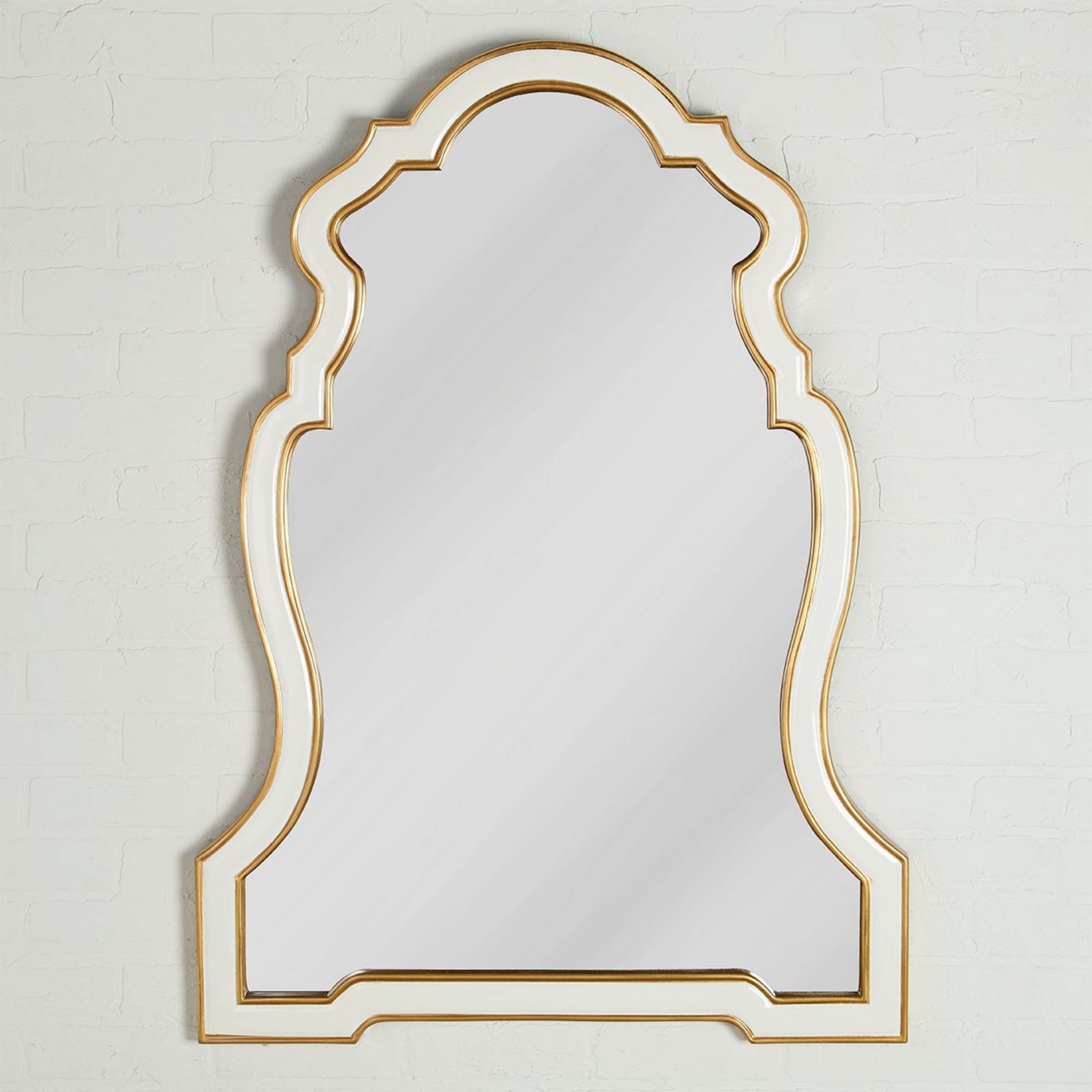 A Two-Tone Intricate Arched Mirror with White / Gold color