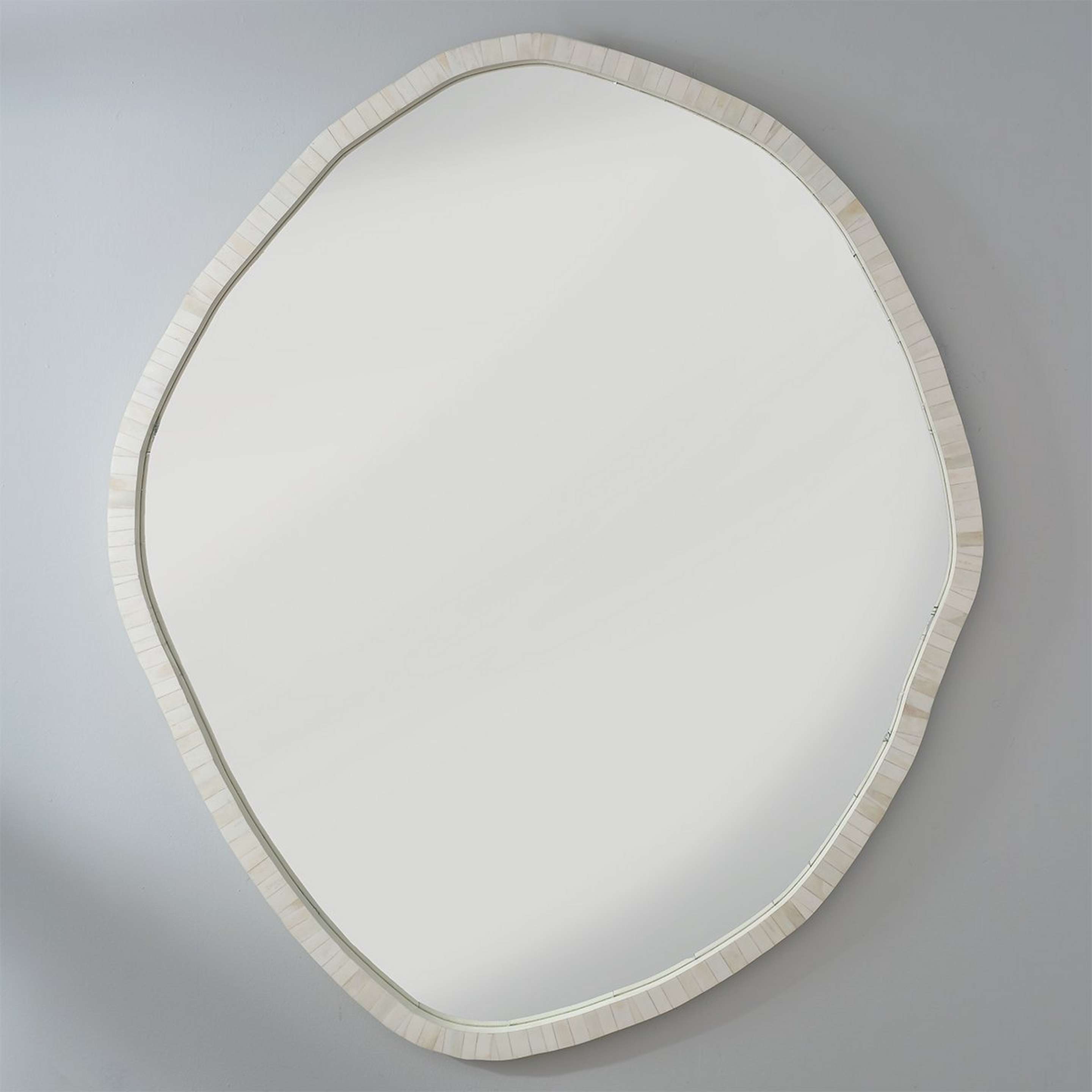 A Pfeifer Mirror with Natural Bone color