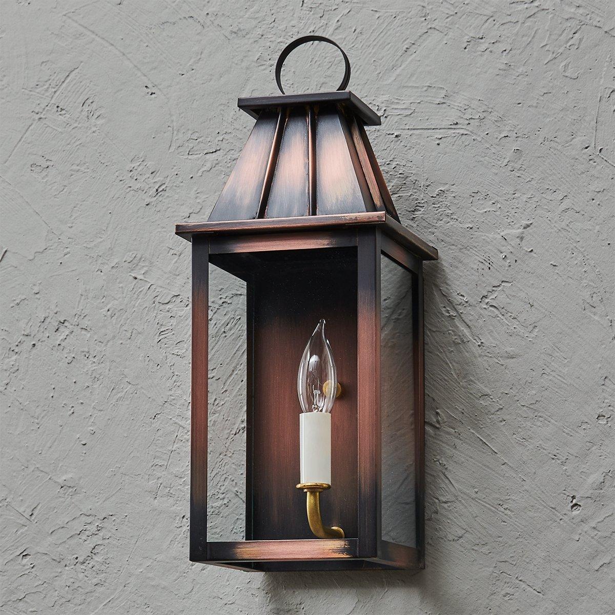 Windishイタリア製壁掛けWall Mounted MakeupMirror Colonial Metalcrafts Mansard Outdoor Sconce - Small | Shades of Light