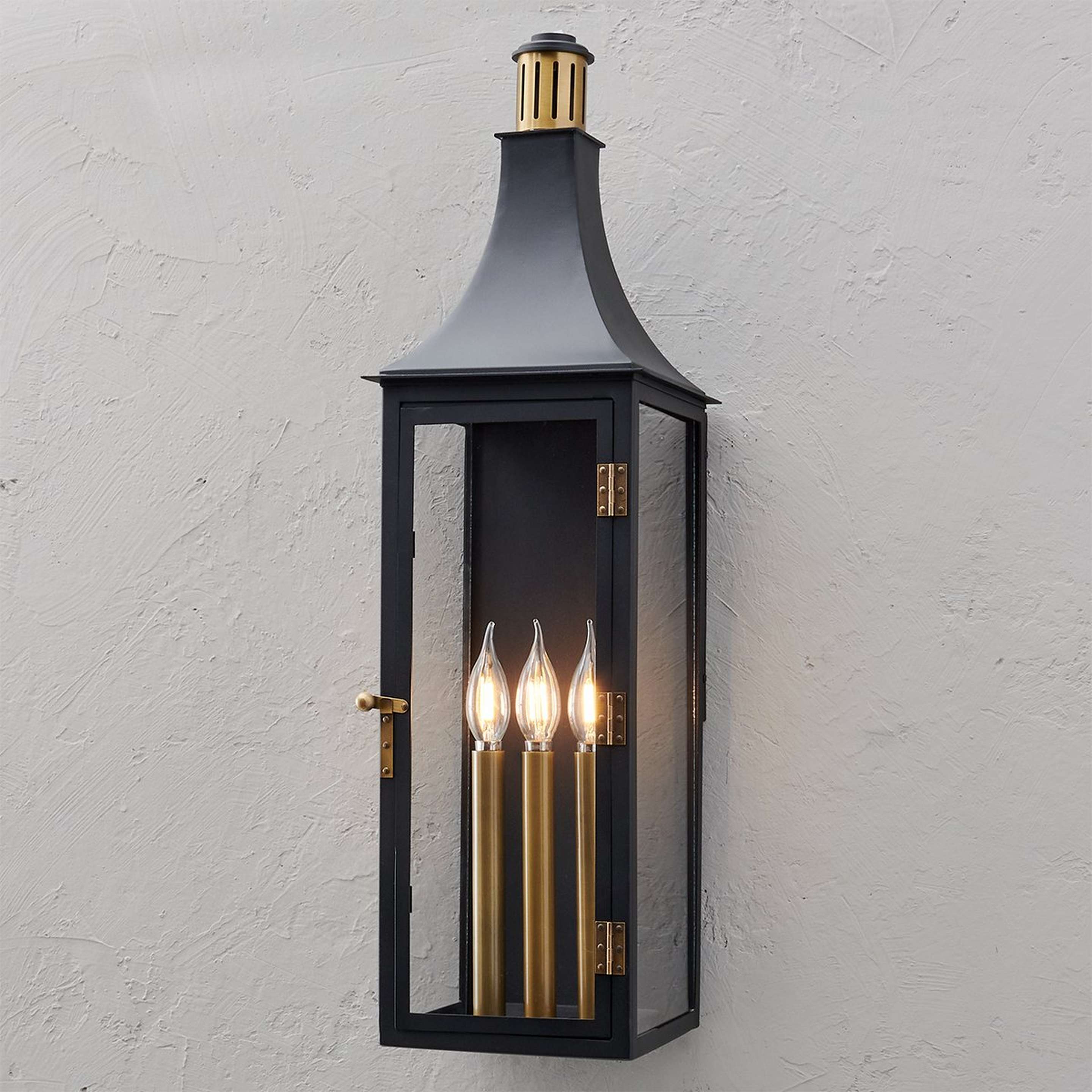 A Pembroke Outdoor Sconce - Large with Black / Brass color