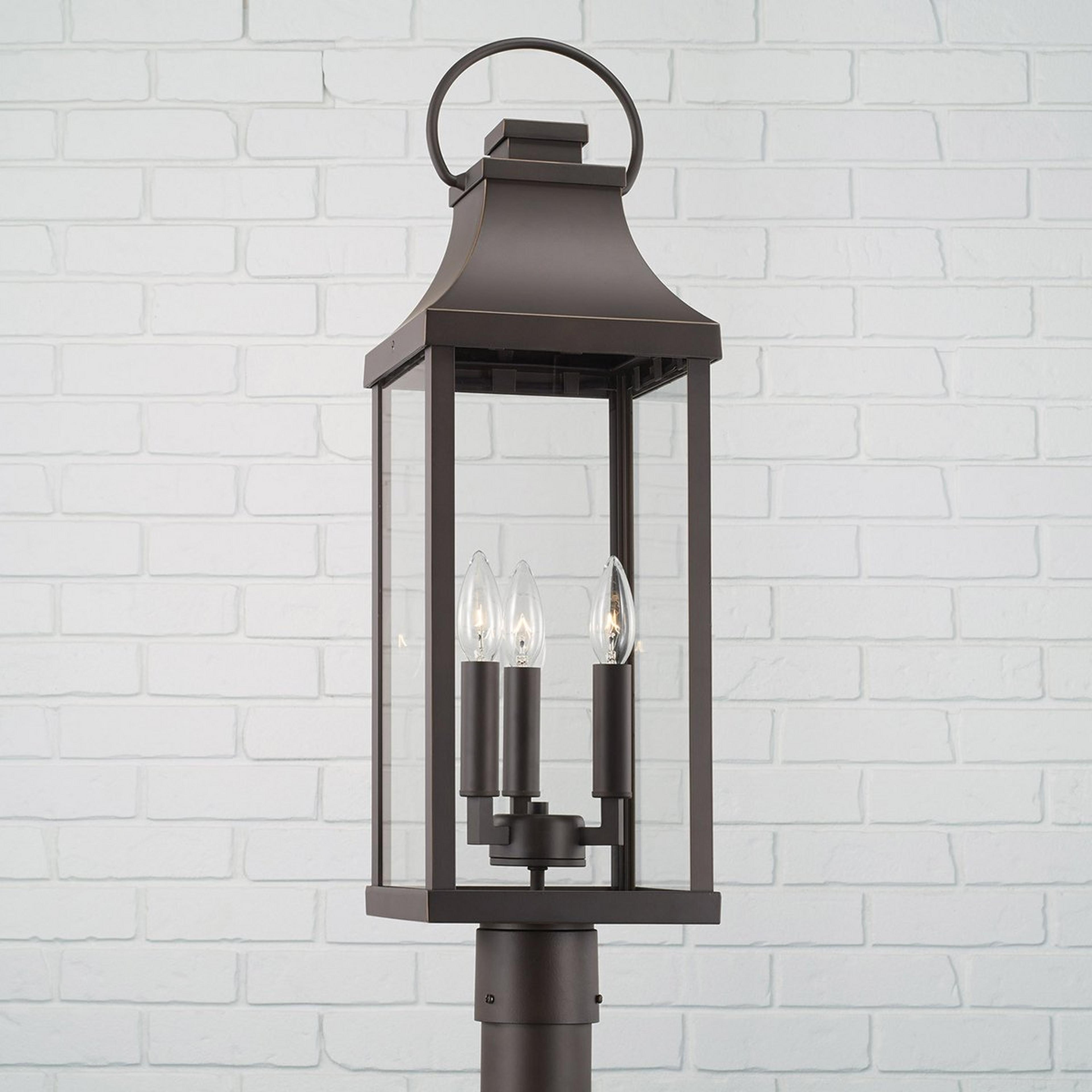 A Aire Libre Outdoor Post Light with Bronze color