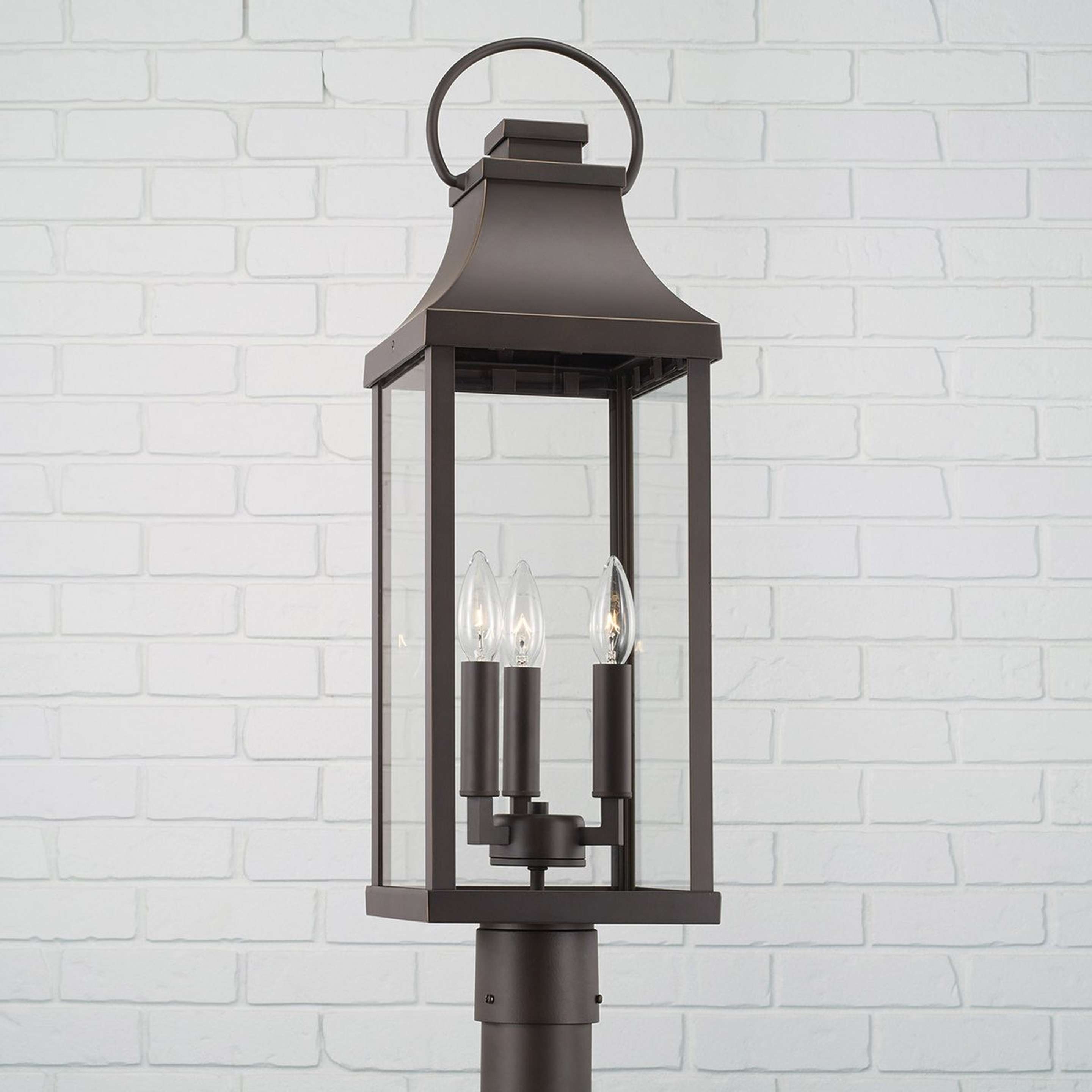 A Aire Libre Outdoor Post Light with Bronze color