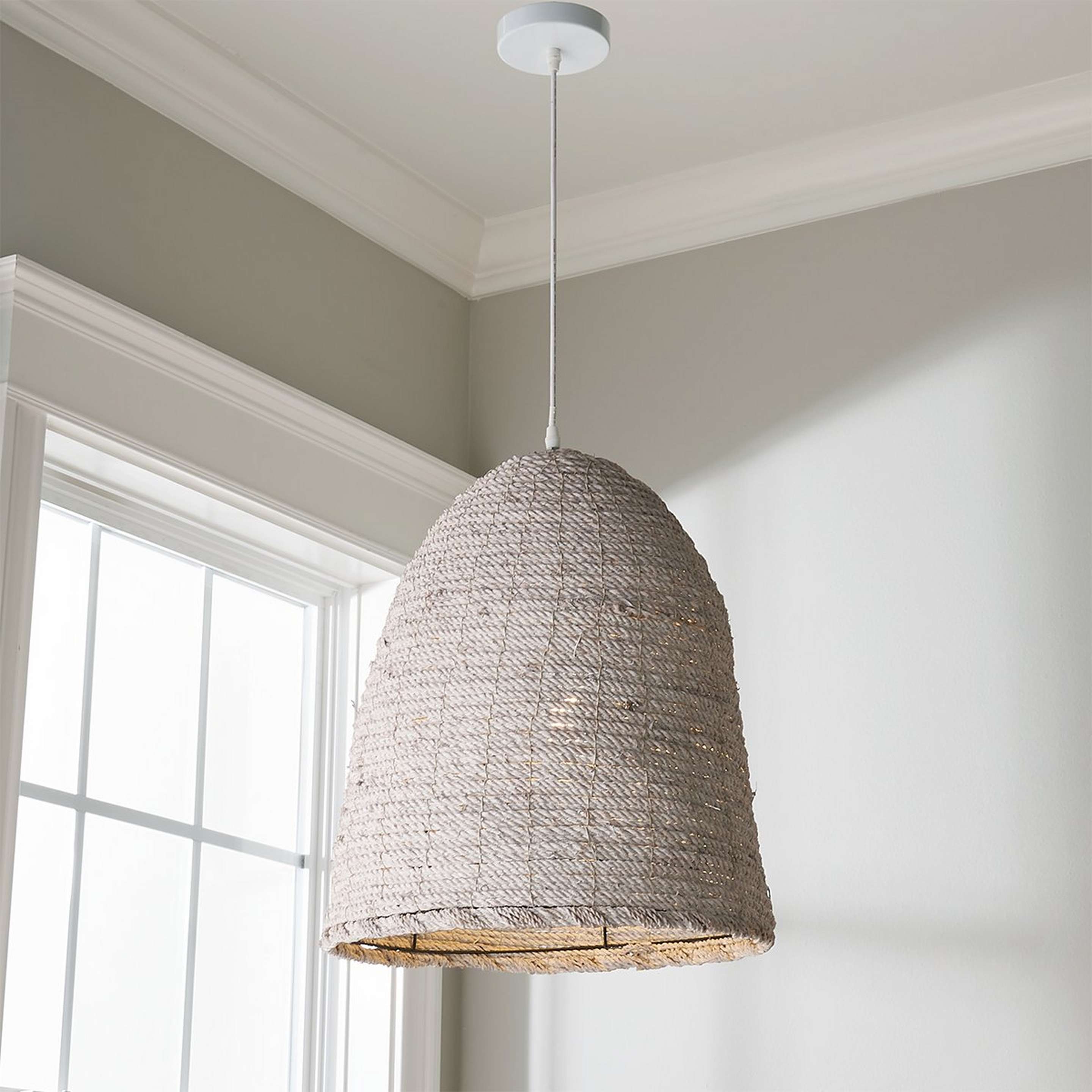 A Seaside Basket Pendant with White Sea Grass color