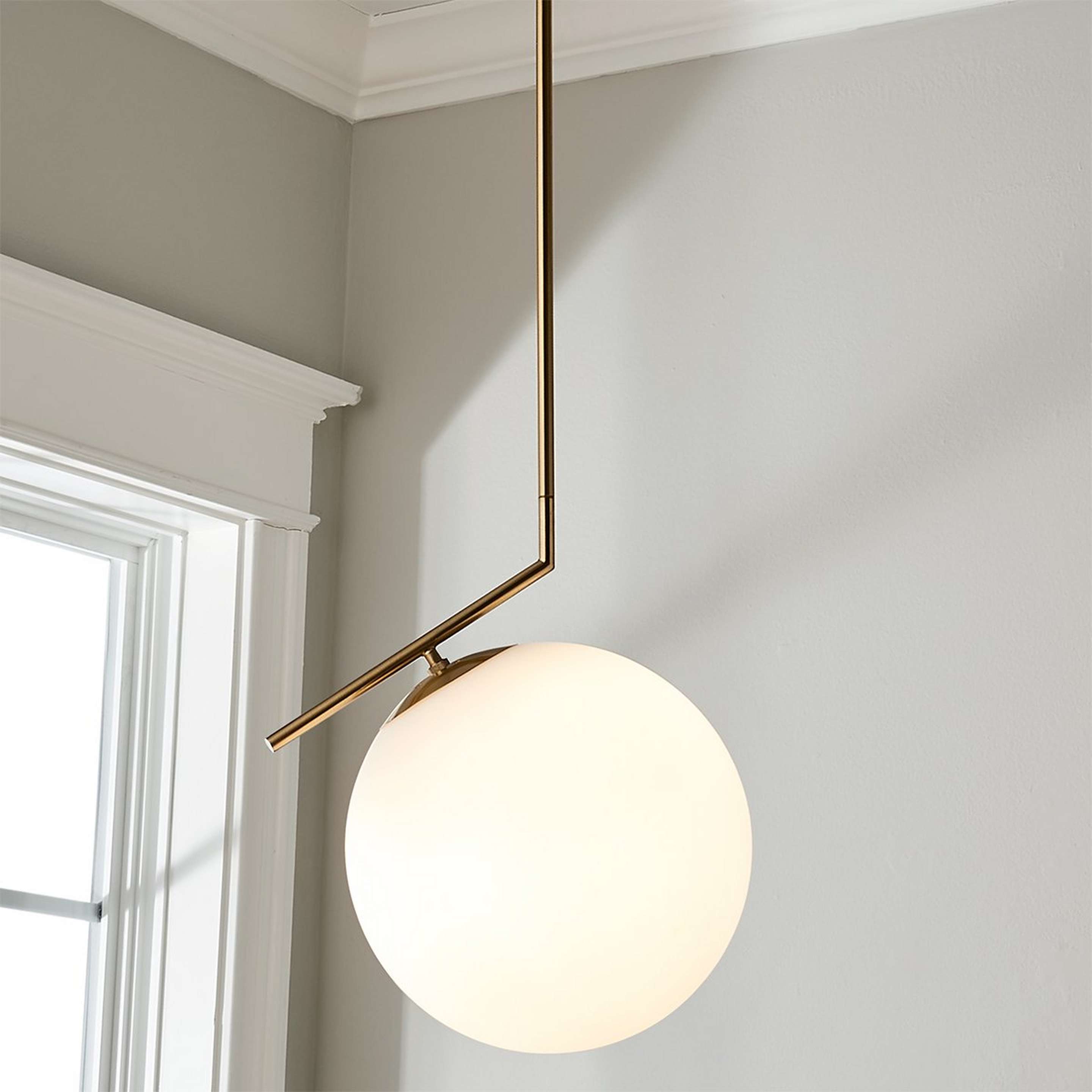 A Nordic Pendant with Gold / White color