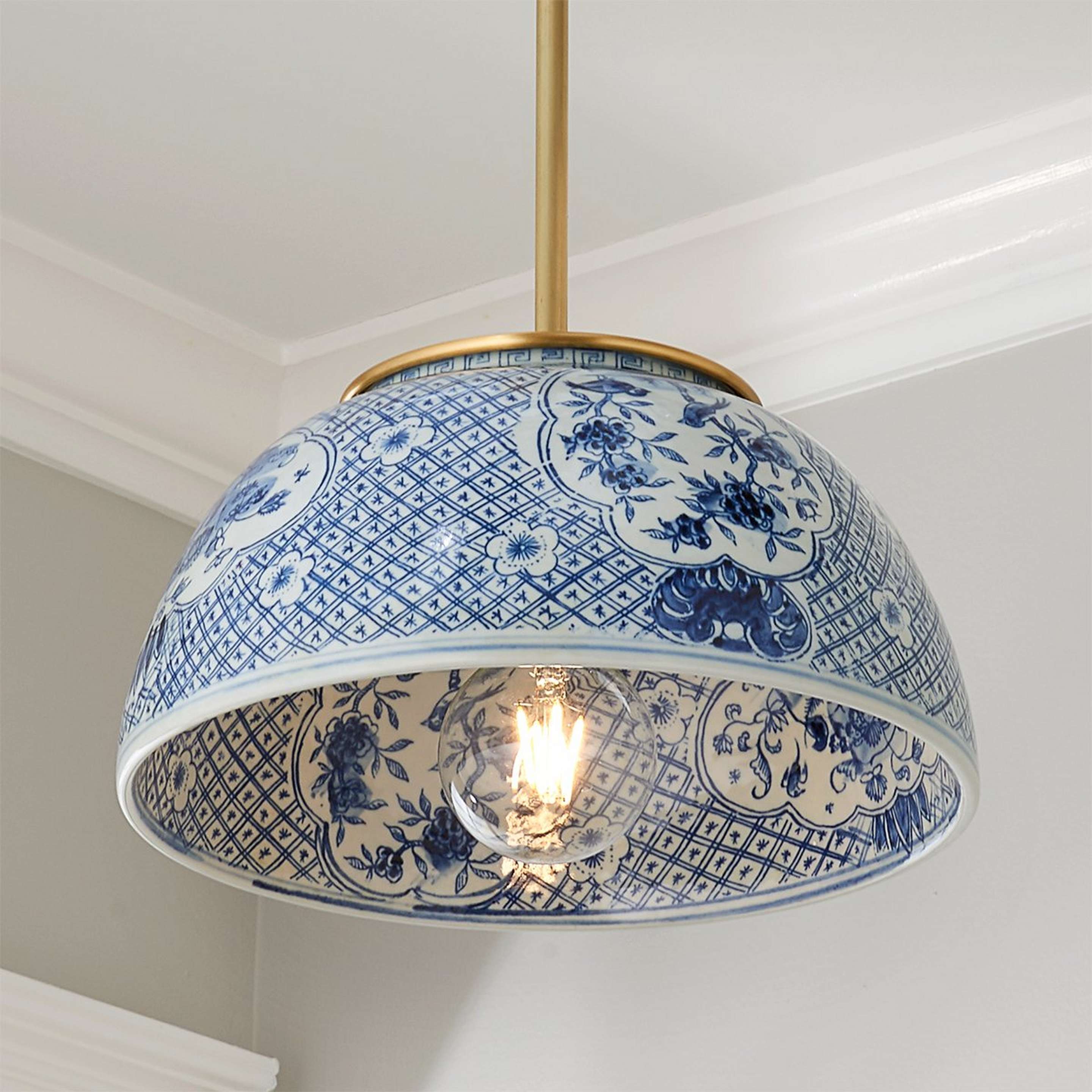 A Jackie Trellis Pendant with Brass / Blue / White color