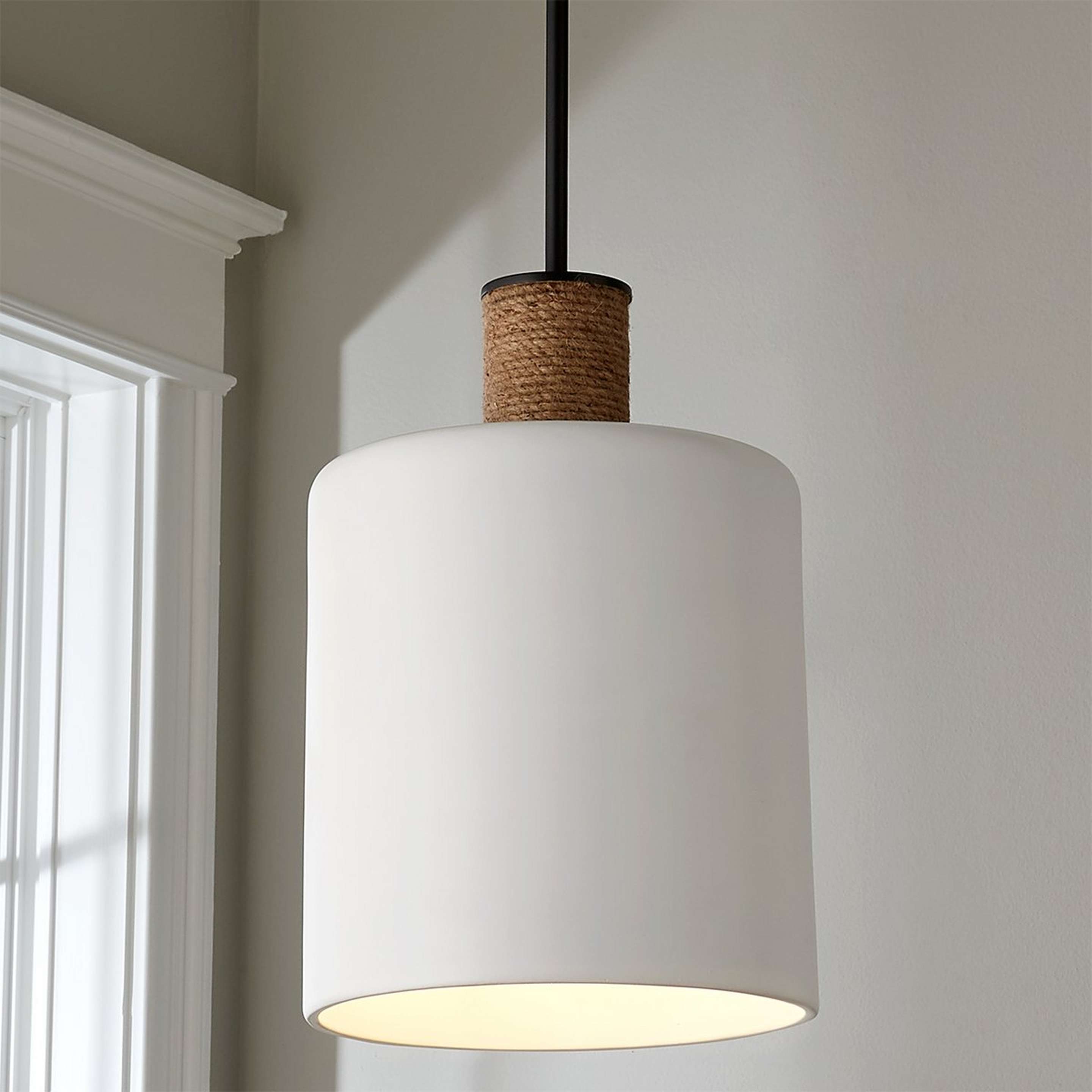 A Myriad Pendant - Cylinder with Black / Ivory / Rope color