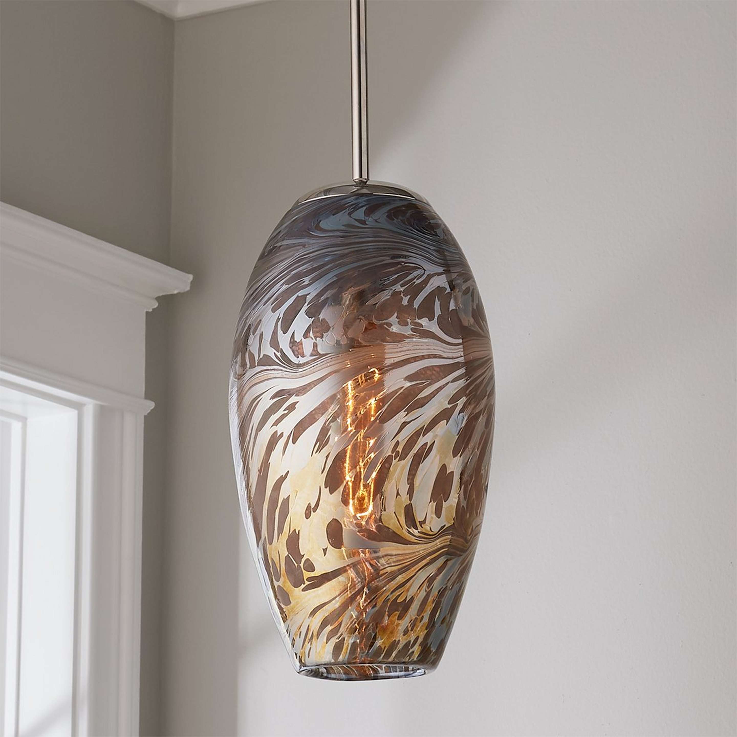 A Mirrored Swirl Pendant with Chrome / Mirrored color