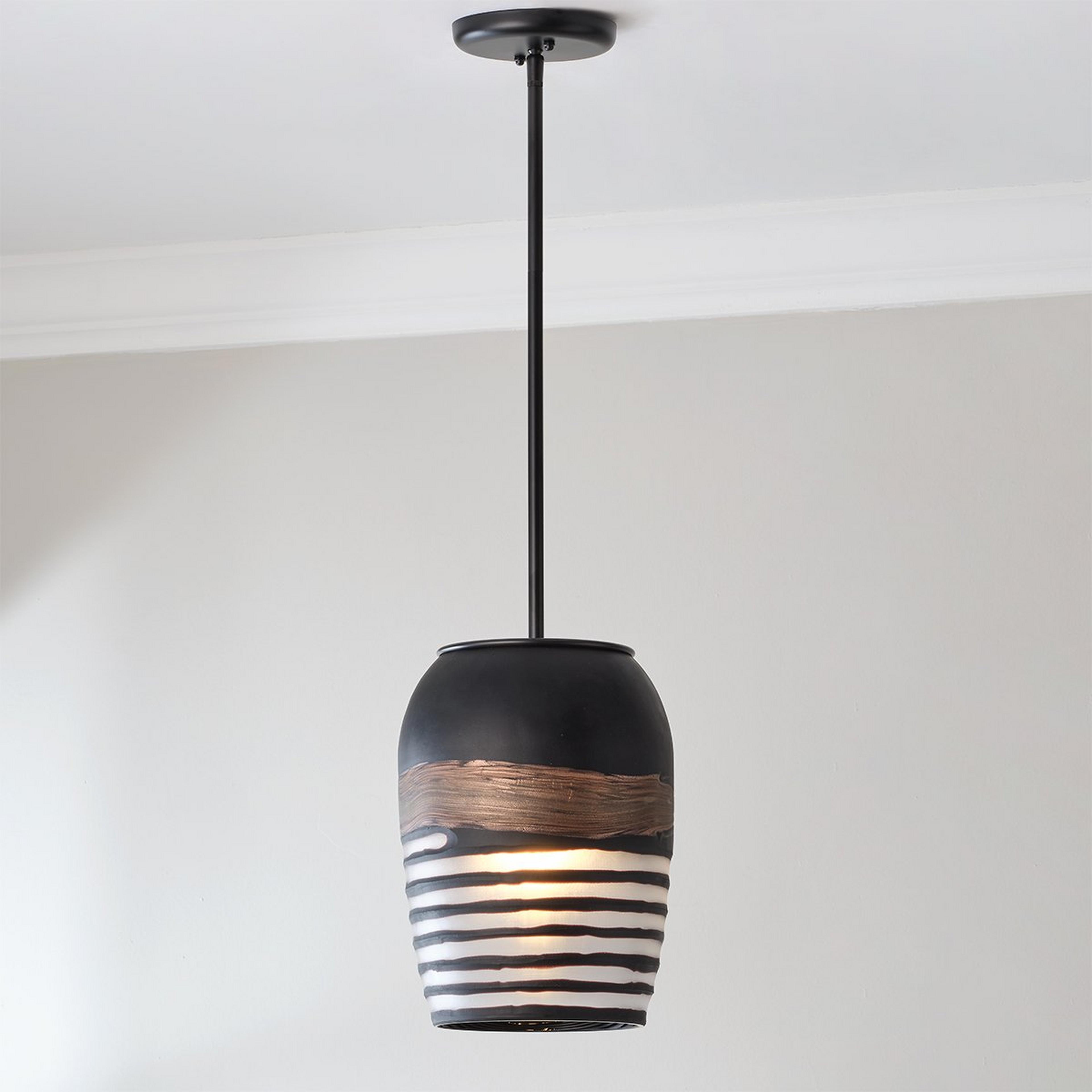 A Linea Noire Pendant - Large with Black color