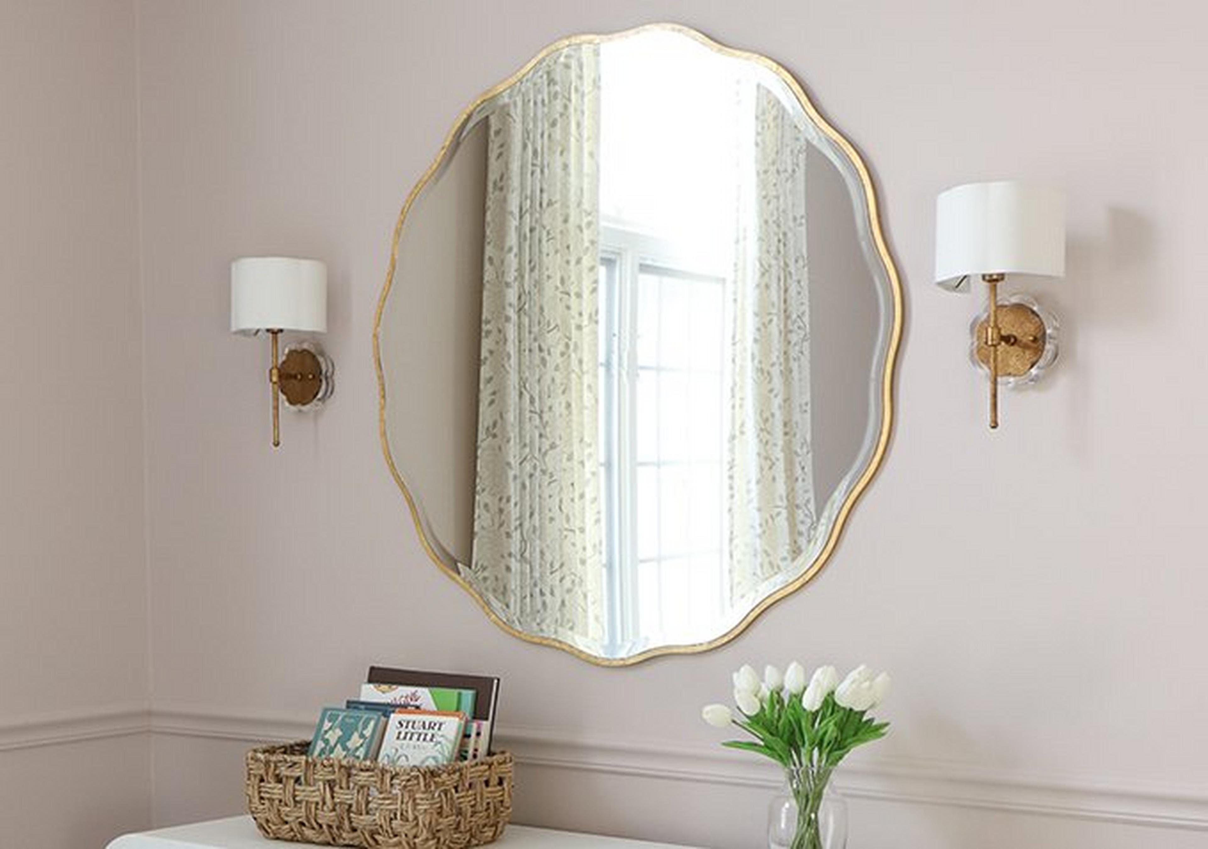 Round Gilded Scallop Mirror