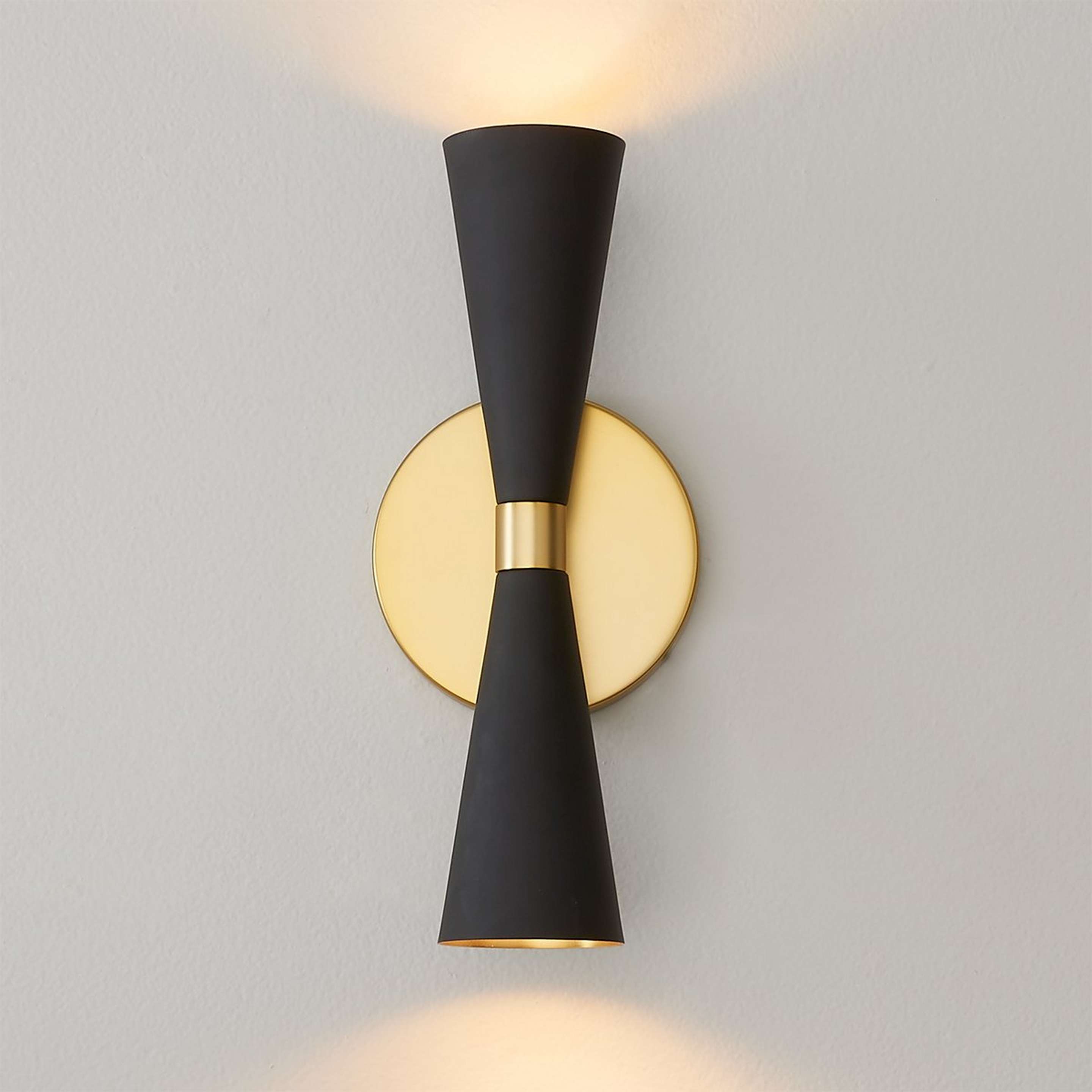 A Sanduhr Sconce with Vintage Brass / Black color