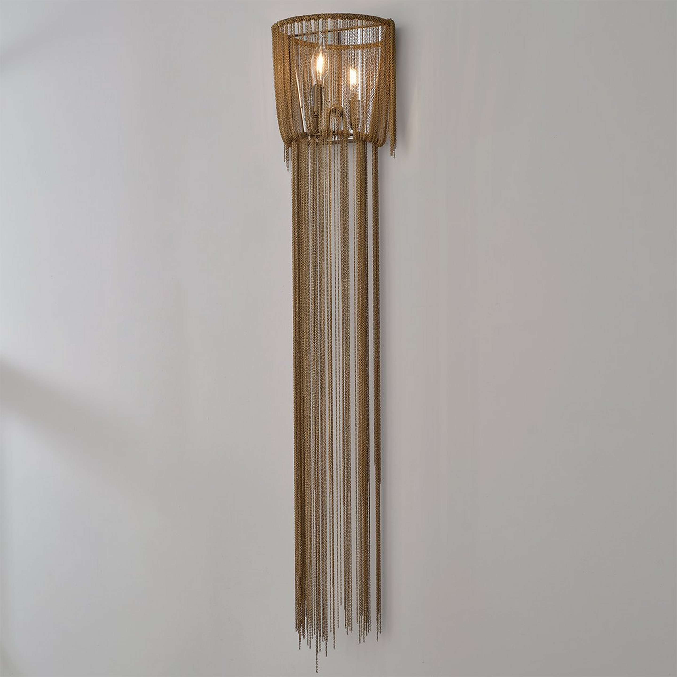 A Cascaded Chain Sconce with Aged Brass color