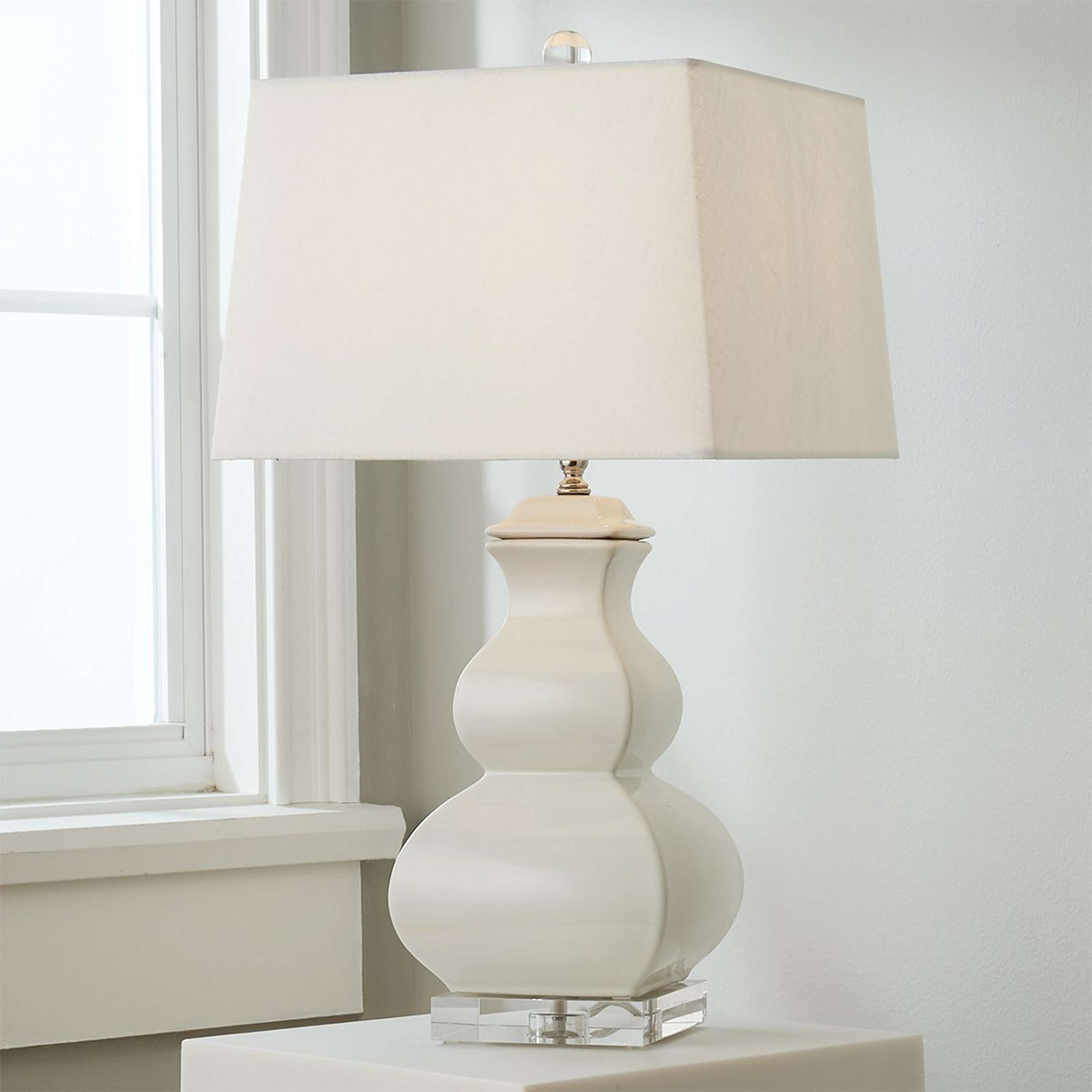 A Porcelain Square Gourd Table Lamp with White color