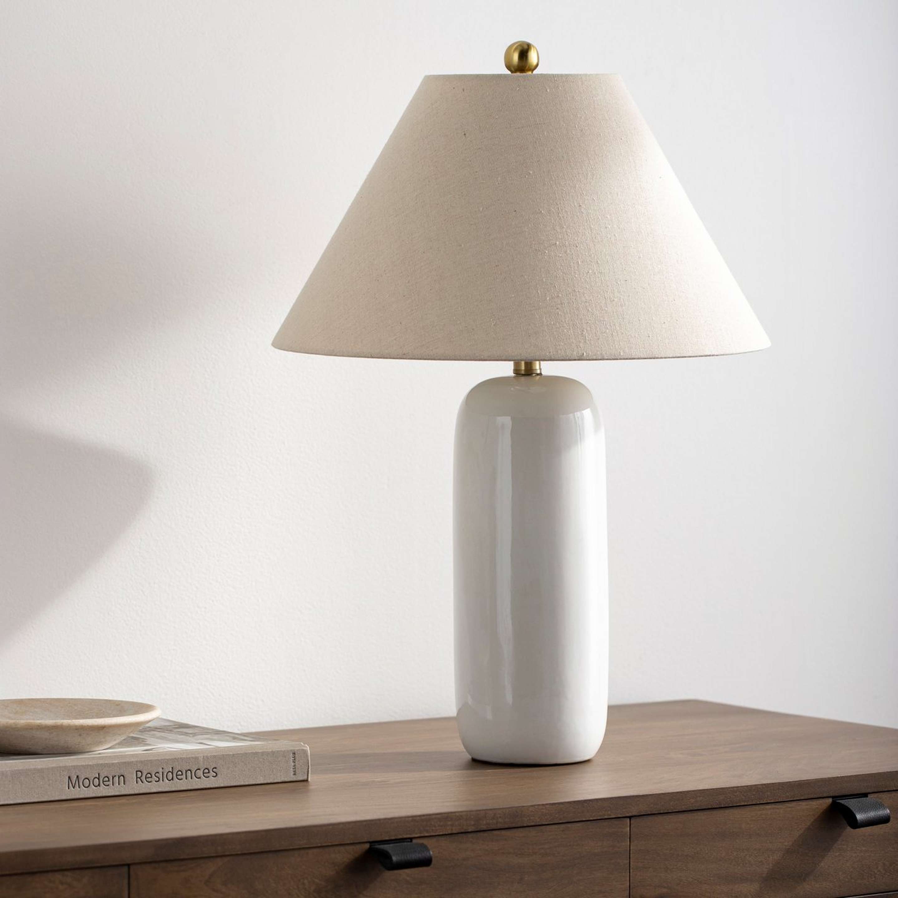 A Winterfield Table Lamp with White Glazed Ceramic / Beige Linen / Brass color