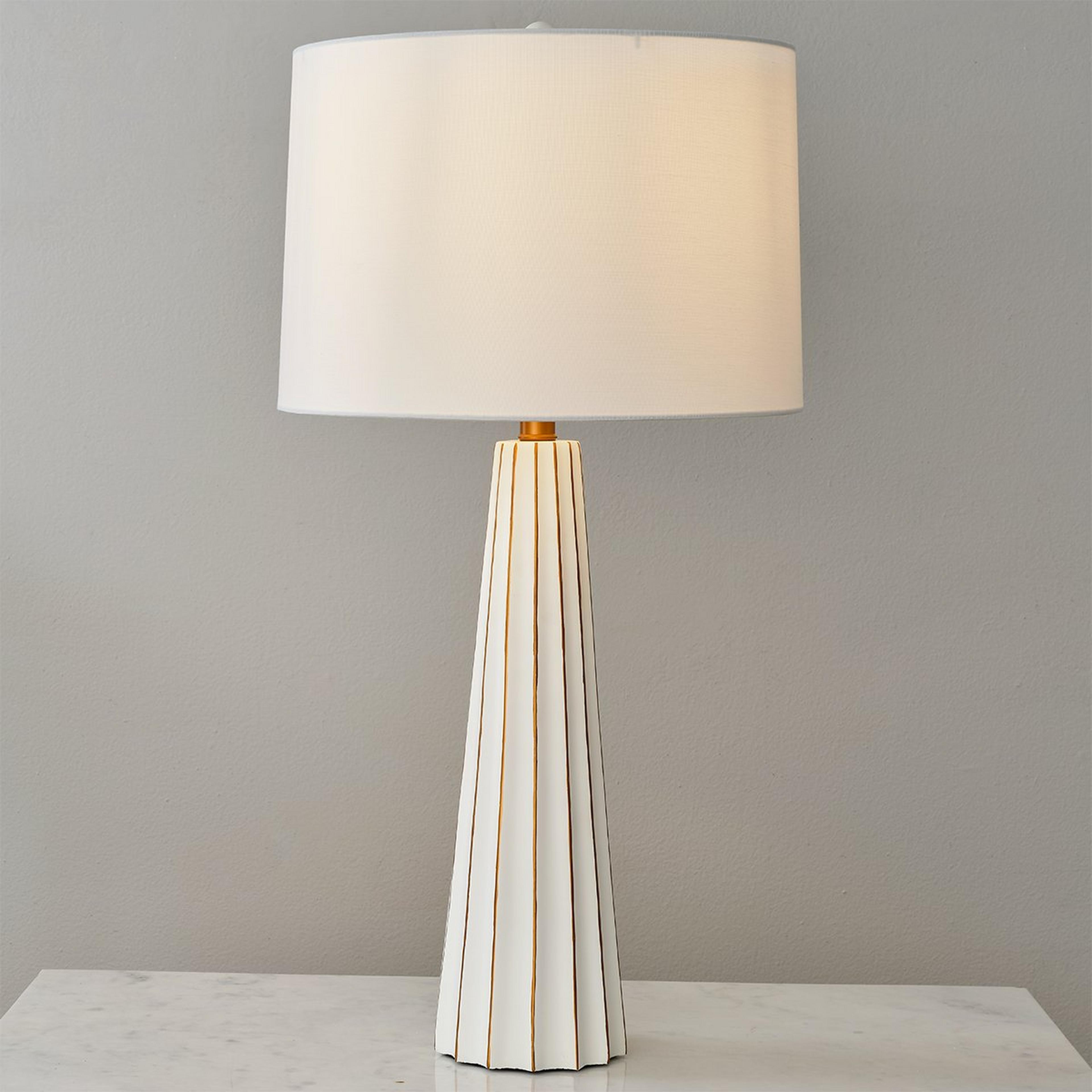 A Bravo Table Lamp with White / Gold color