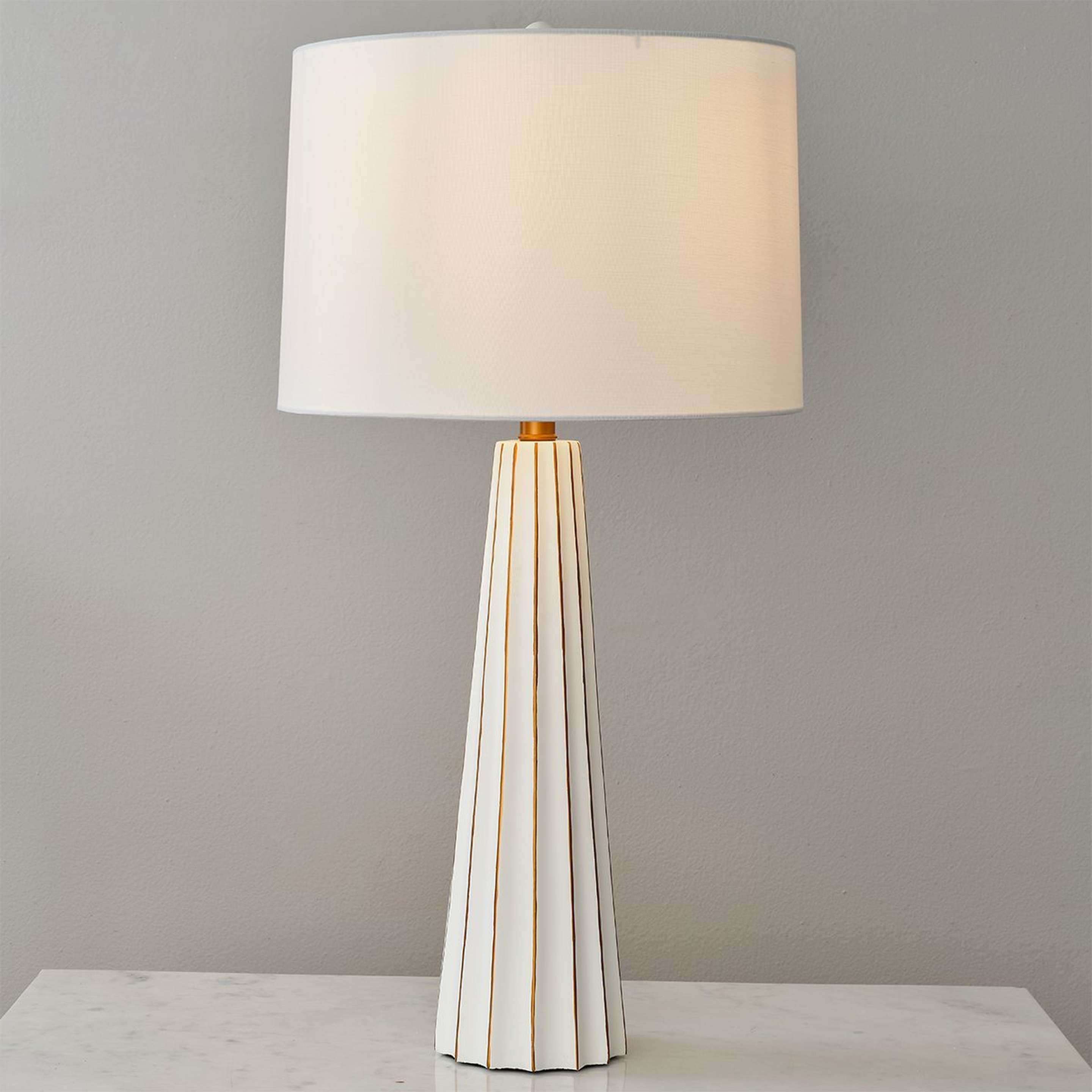 A Bravo Table Lamp with White / Gold color