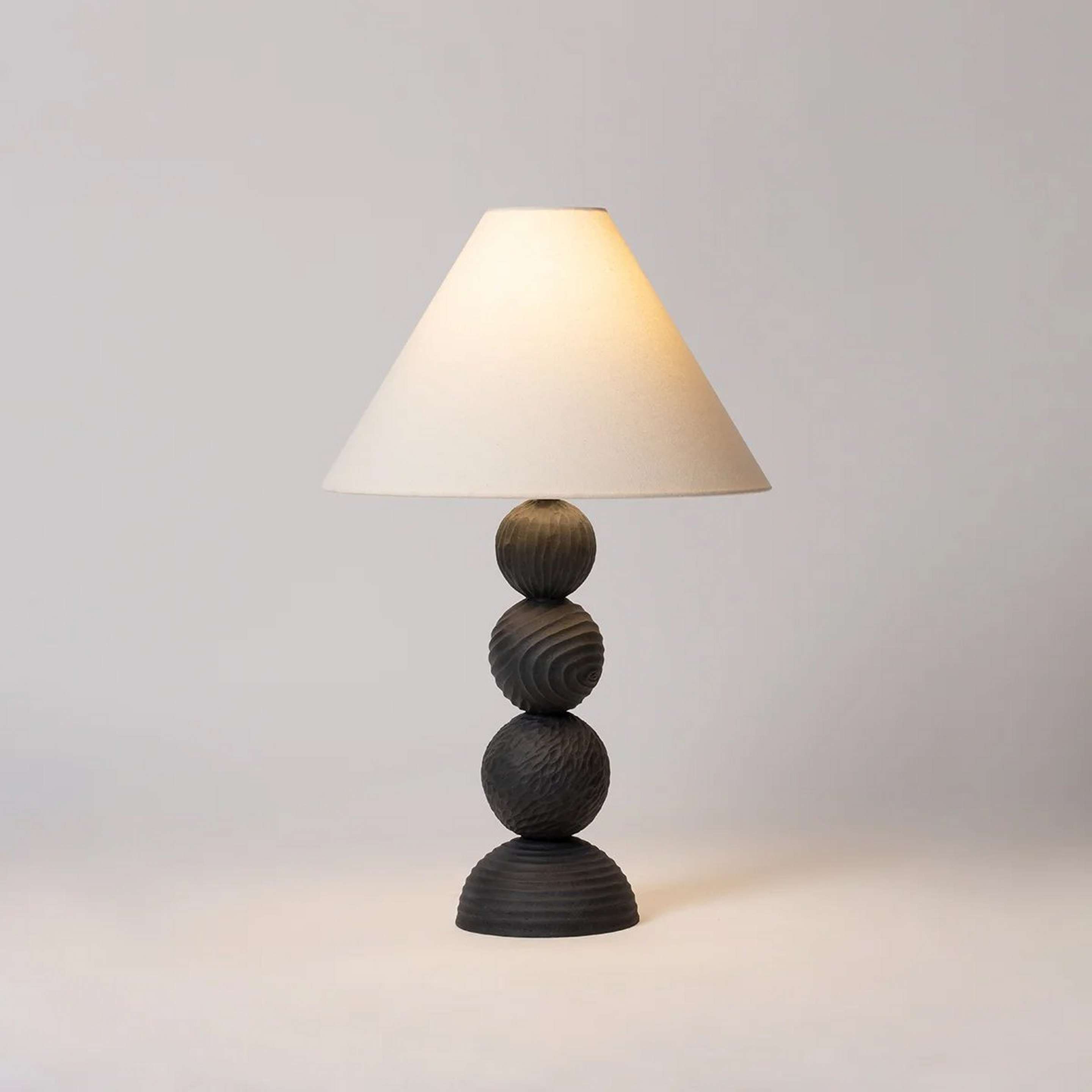 A Stardust Table Lamp with Iron / Black / Off-White Linen color