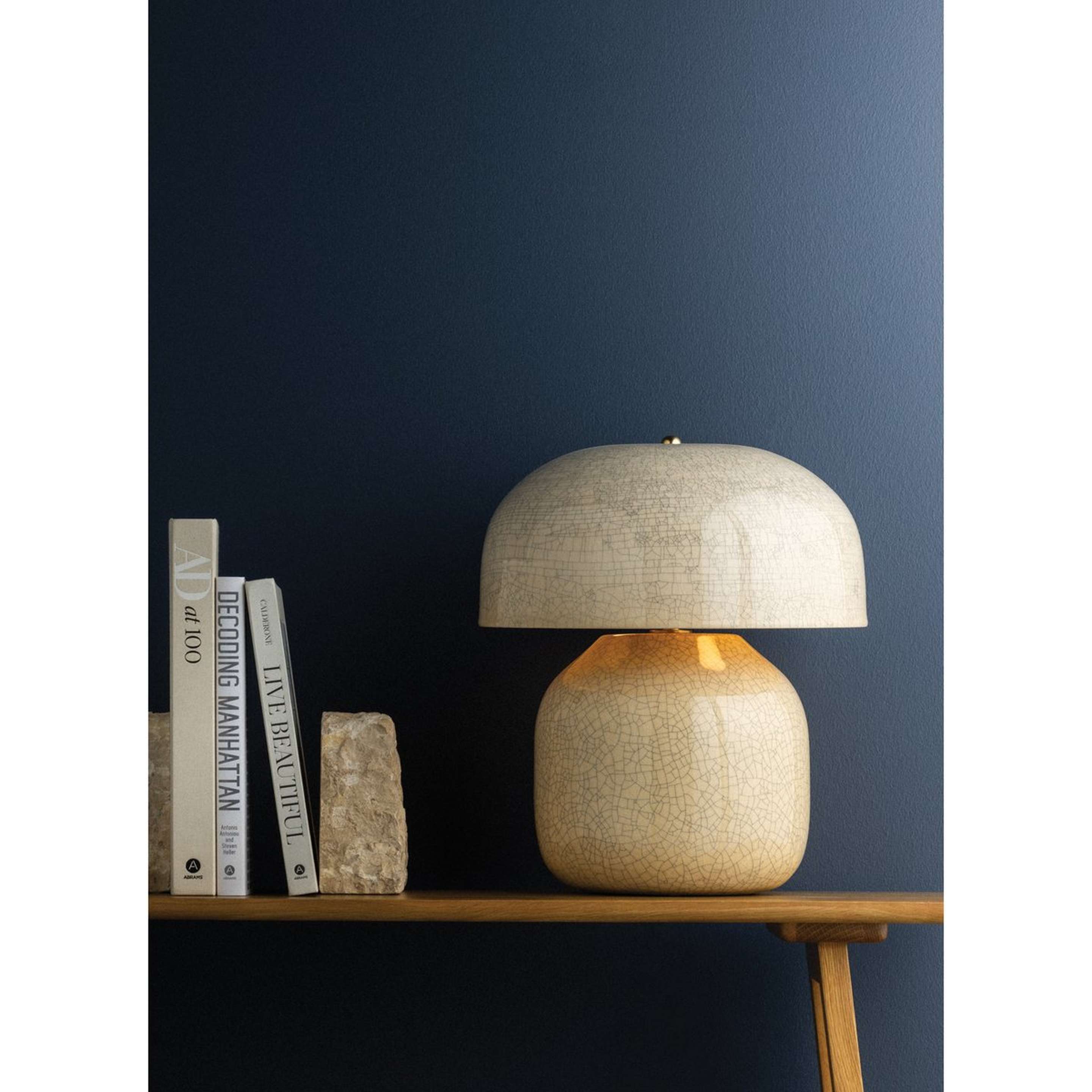 A Laberintos Table Lamp with White / Black / Brass color