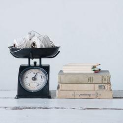 Vintage Metal Kitchen Scale
