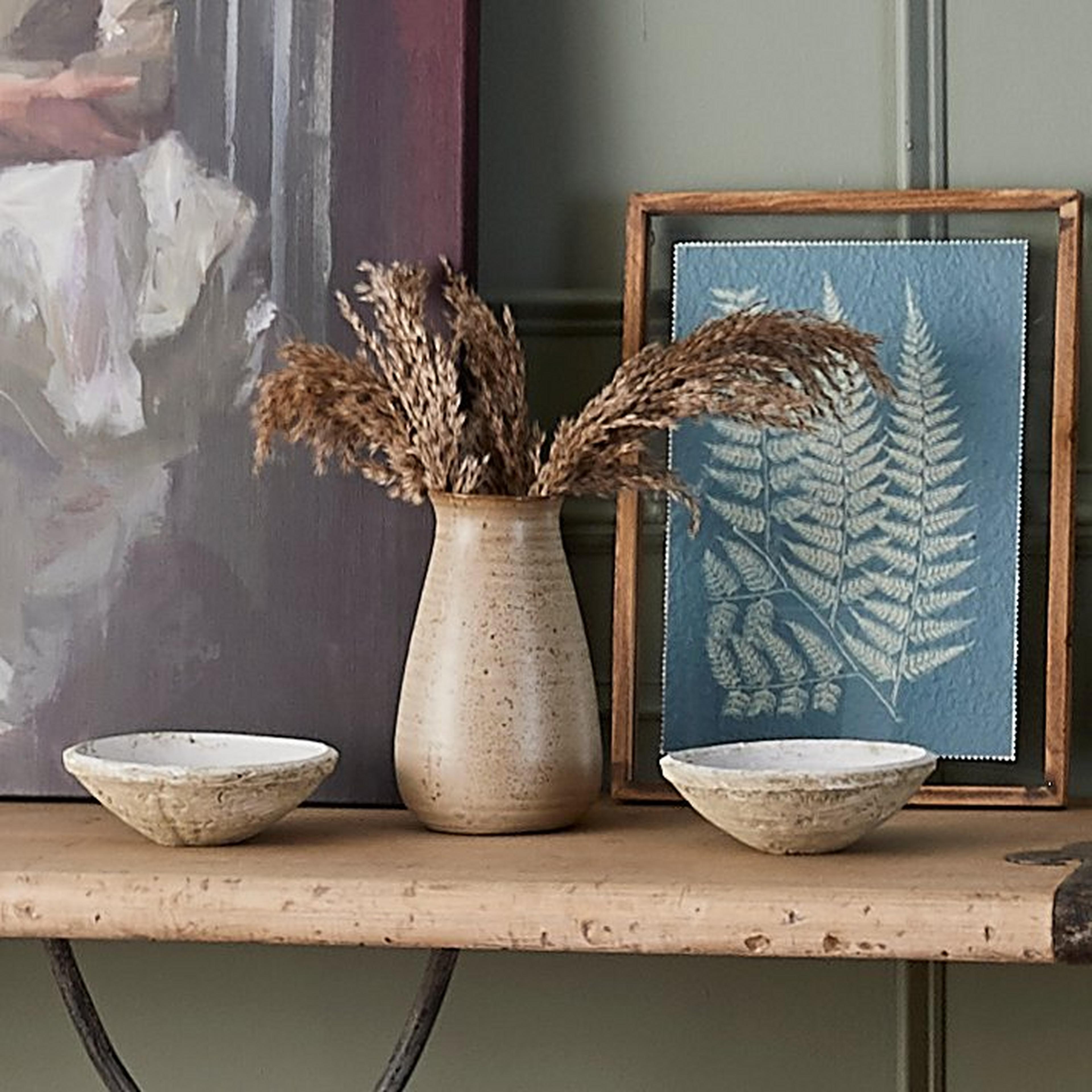A Flynn Vase with Speckled Cream color