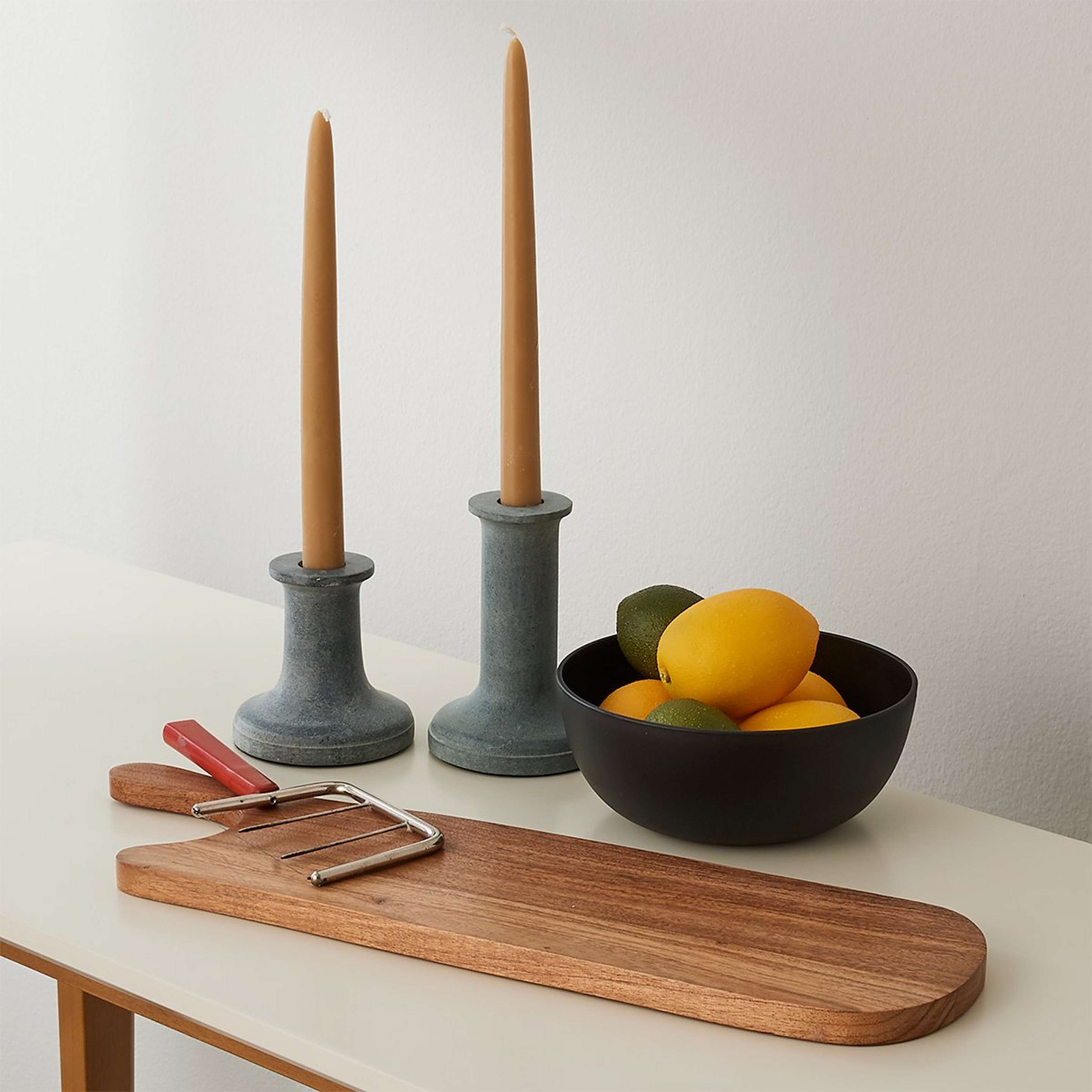 A Acacia Wooden Cheeseboard with Natural Wood color