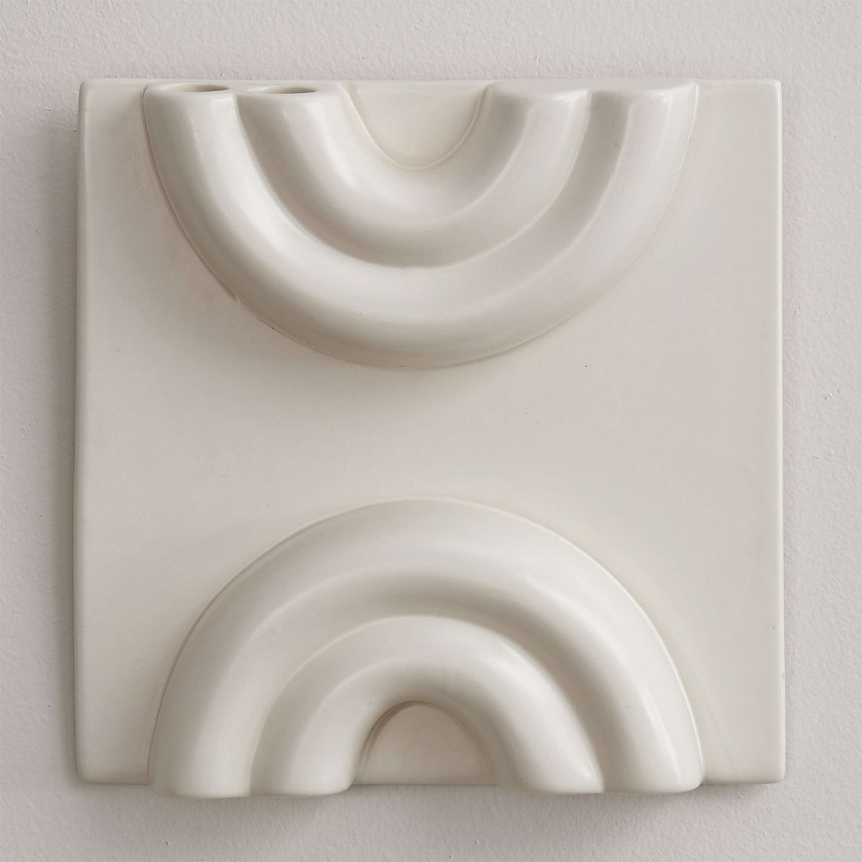 A Noa Arch Planter - III with White color