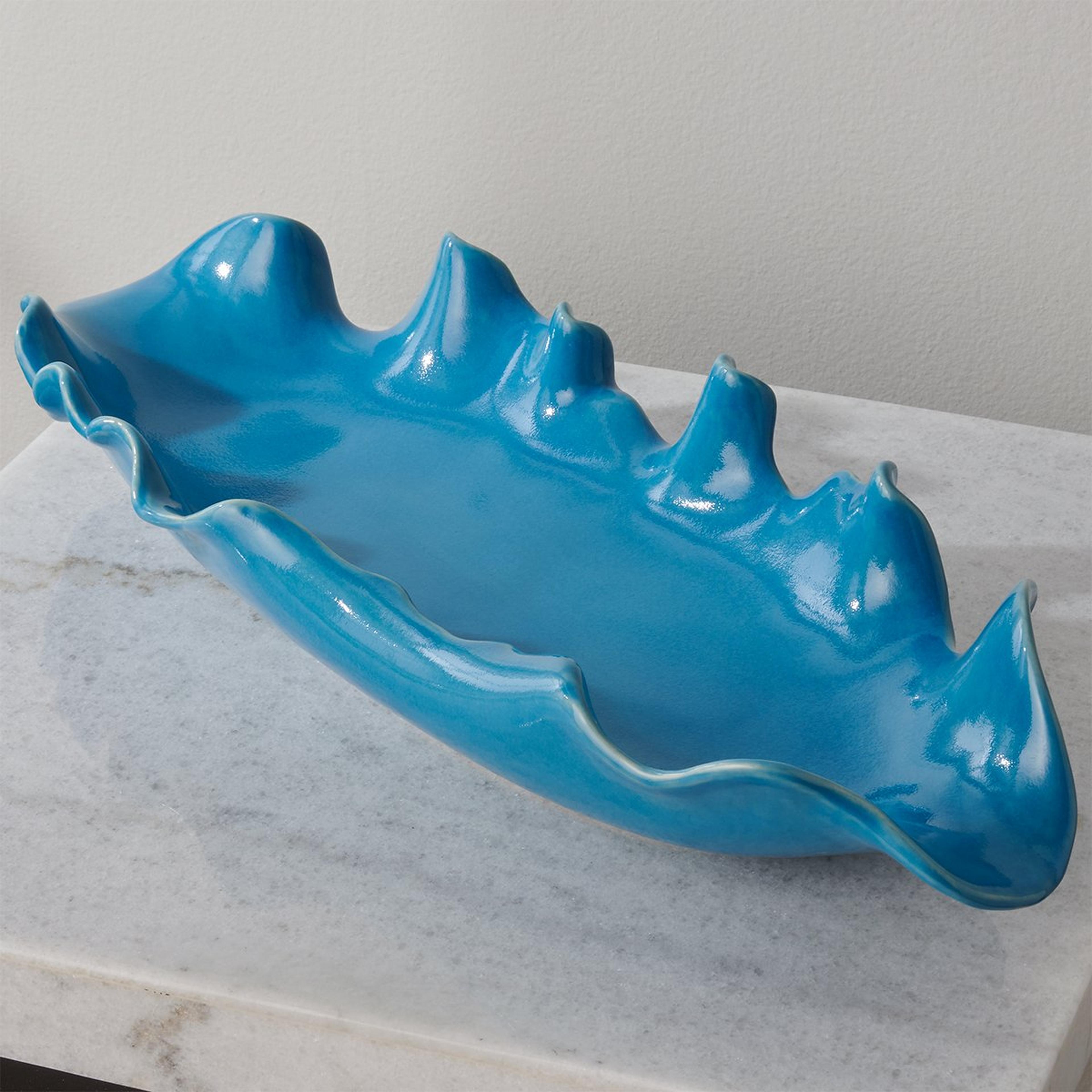 A Lusca Bowl with Blue color