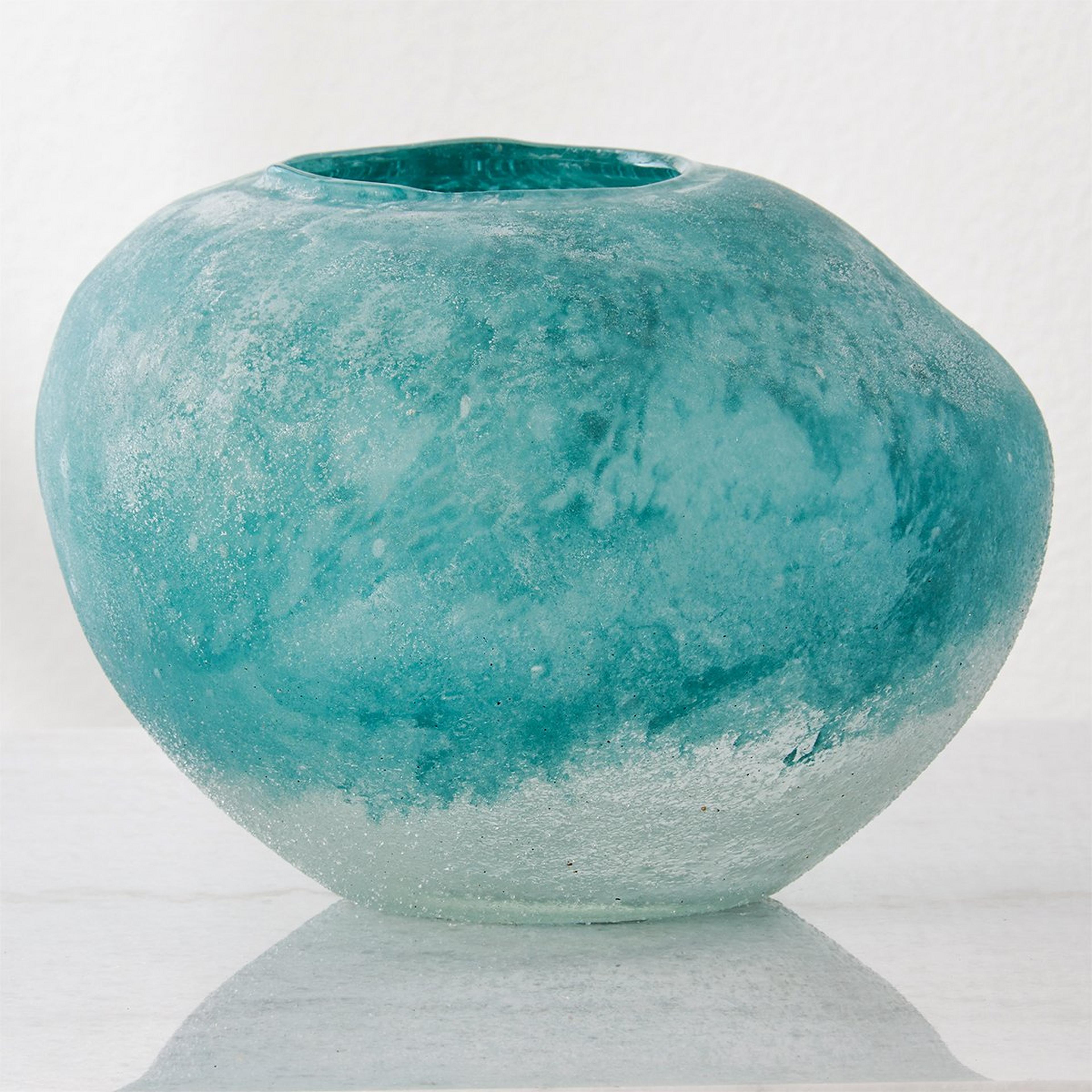 A Estuary Vase with undefined color