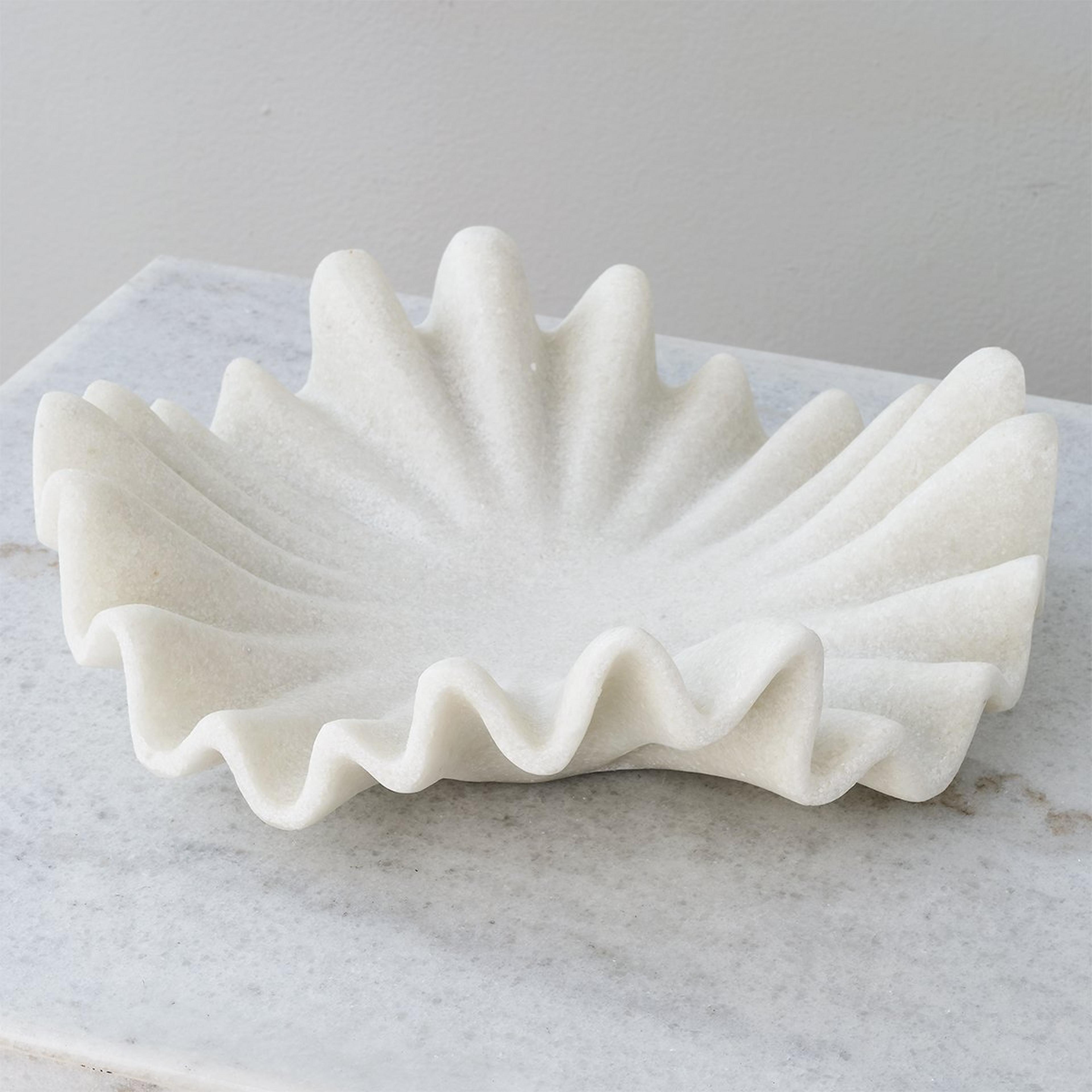 A Rebato Sculpture with White Ricestone  color