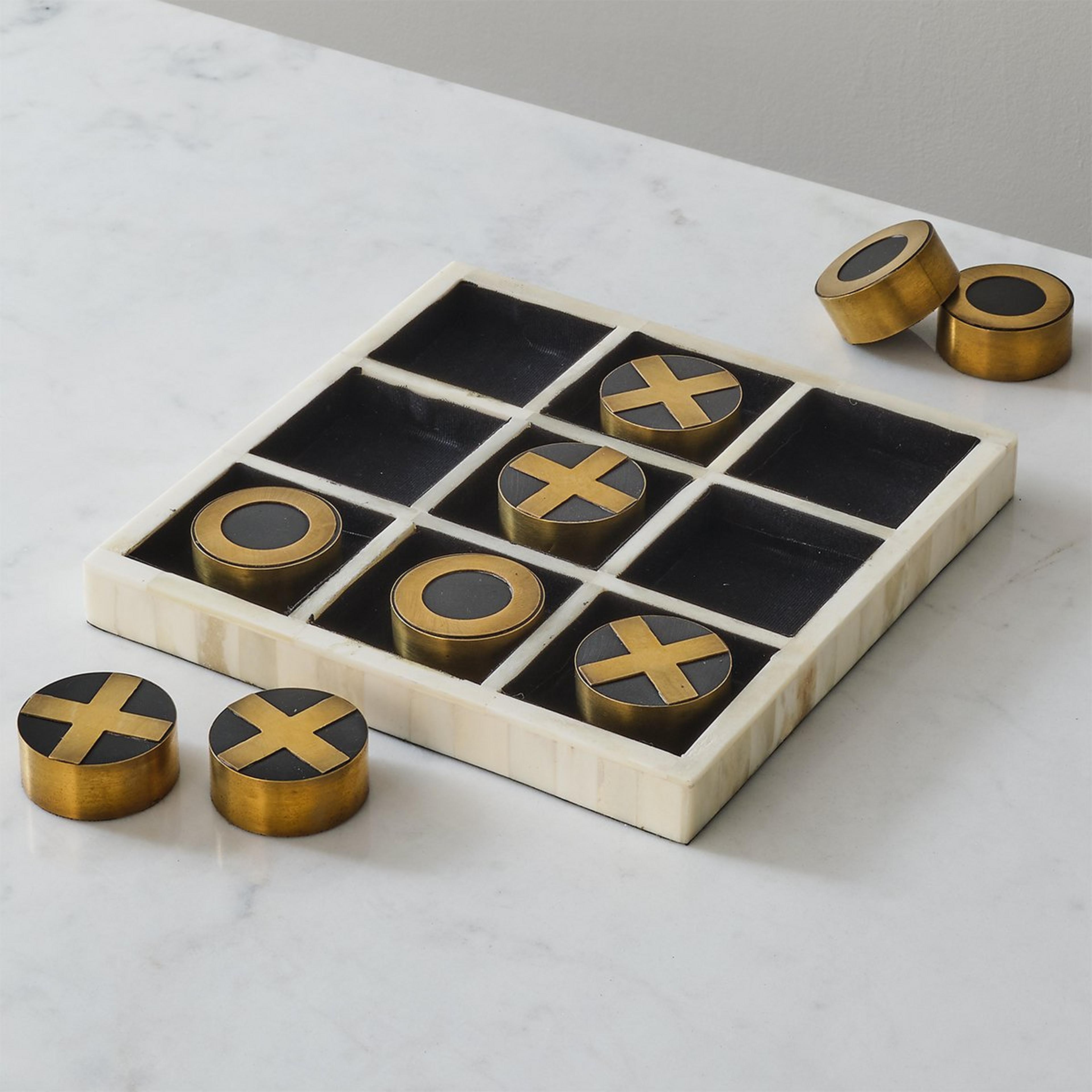 A Leanai Game Set with Black / White / Gold color