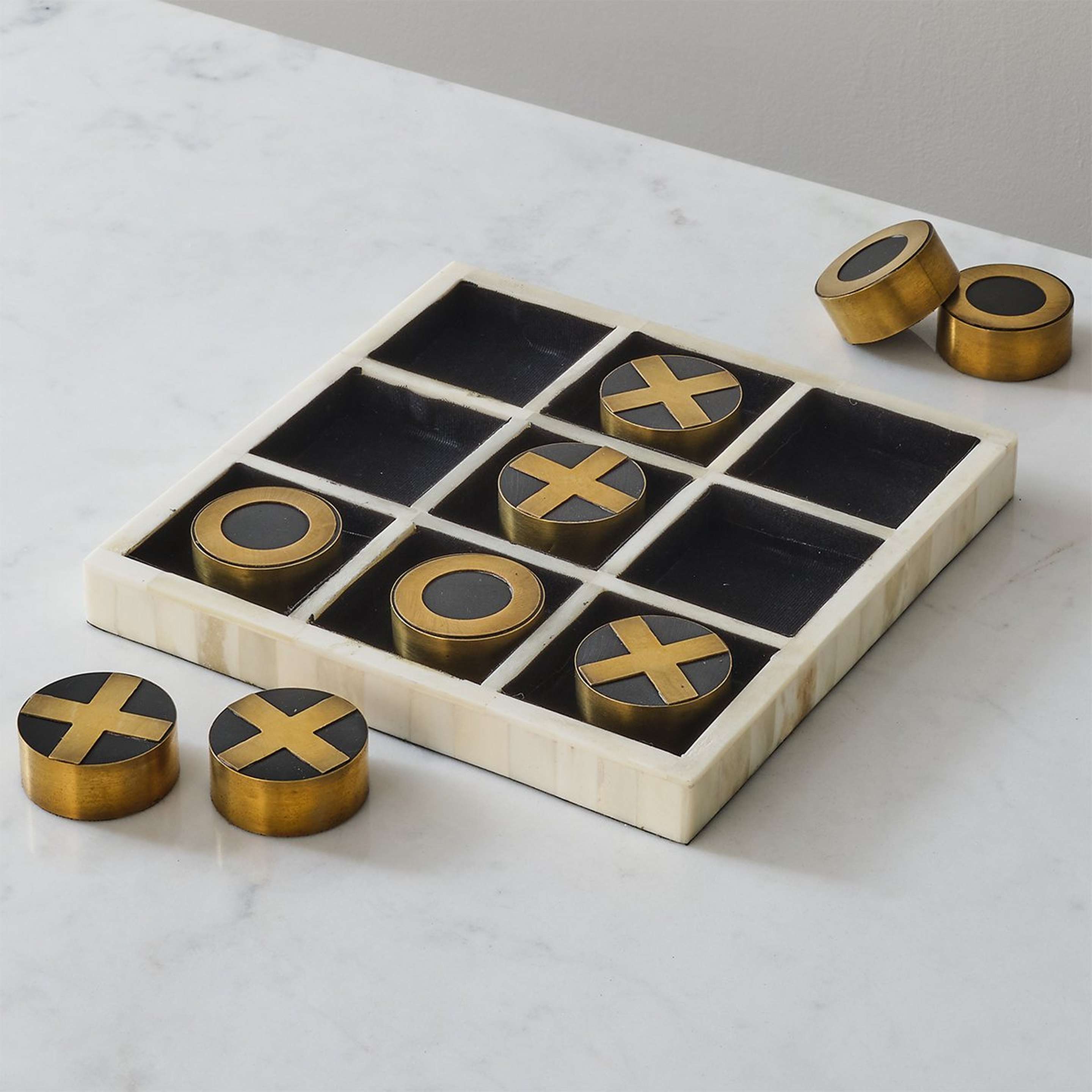 A Leanai Game Set with Black / White / Gold color