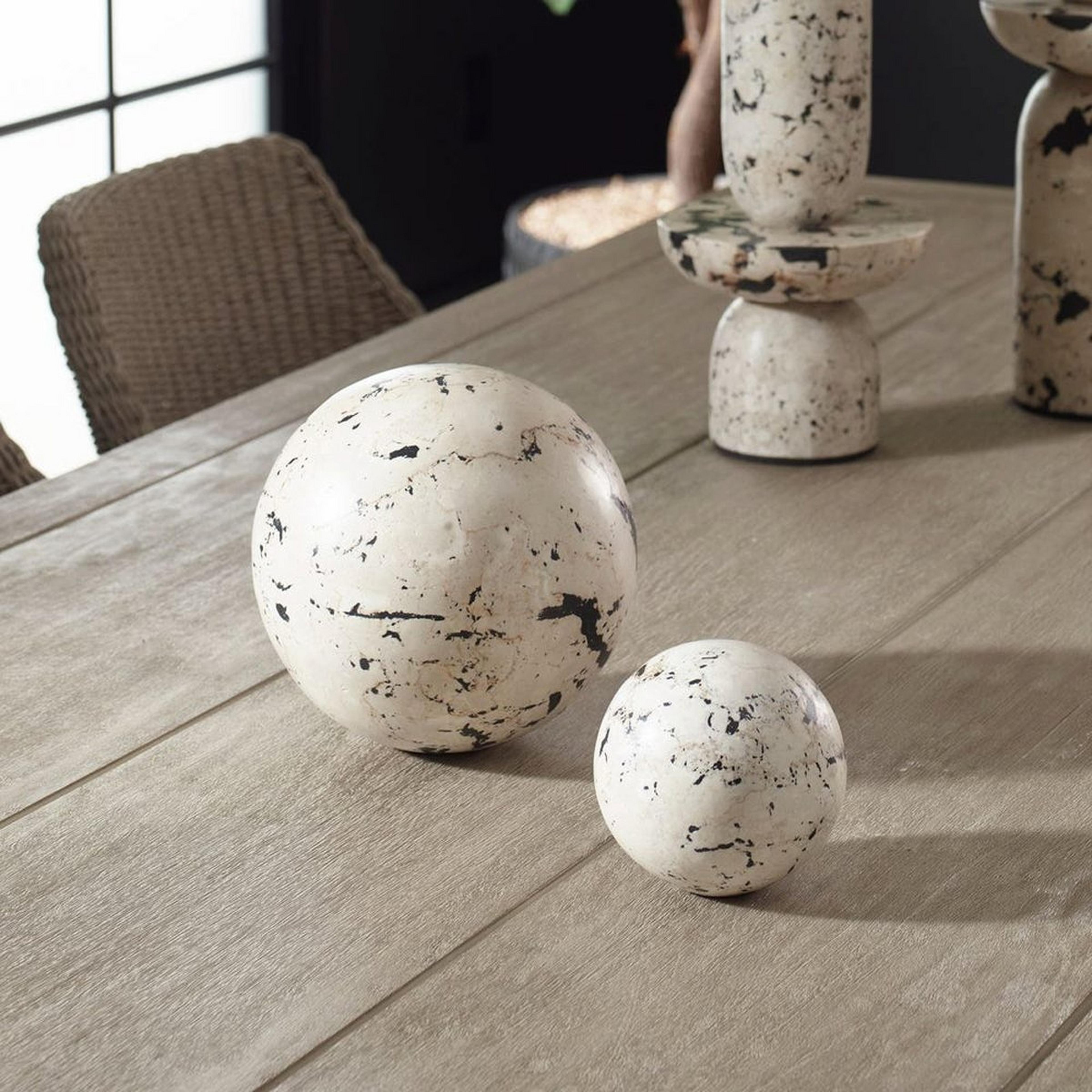 A Parrish Spheres - Set of 2 with Black / White color
