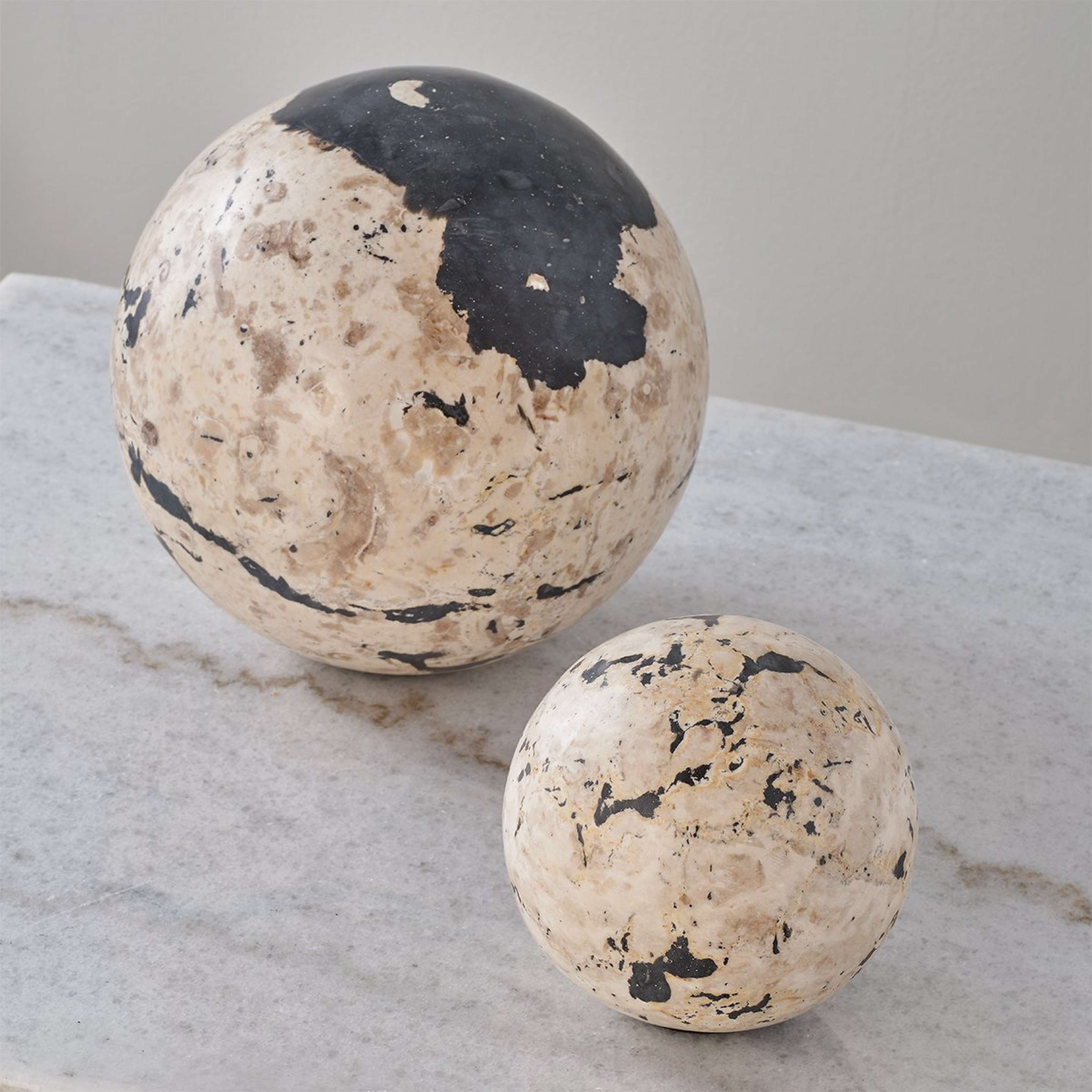 A Parrish Spheres - Set of 2 with Black / White color