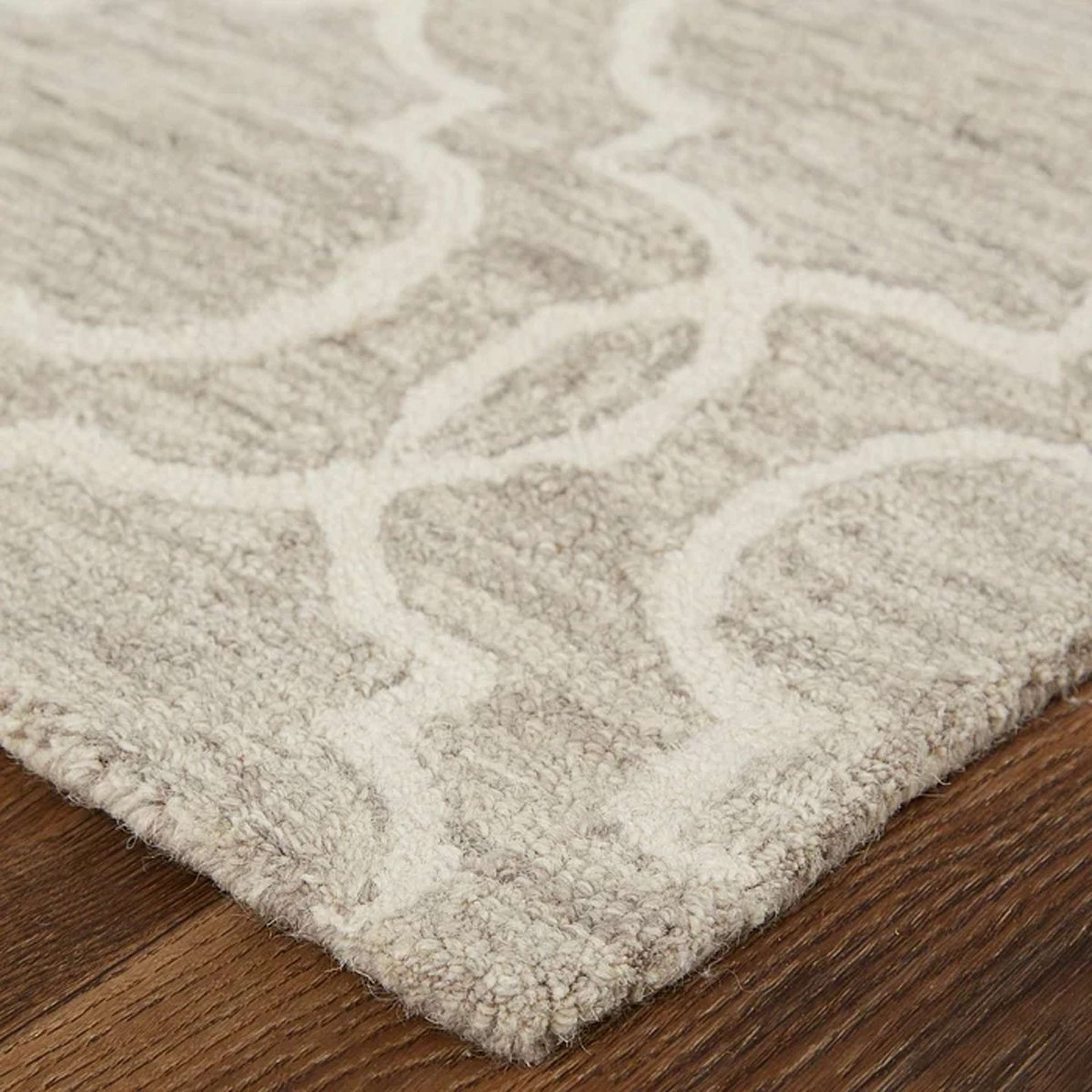 A Anchorage Hand-Tufted Rug with Greige color