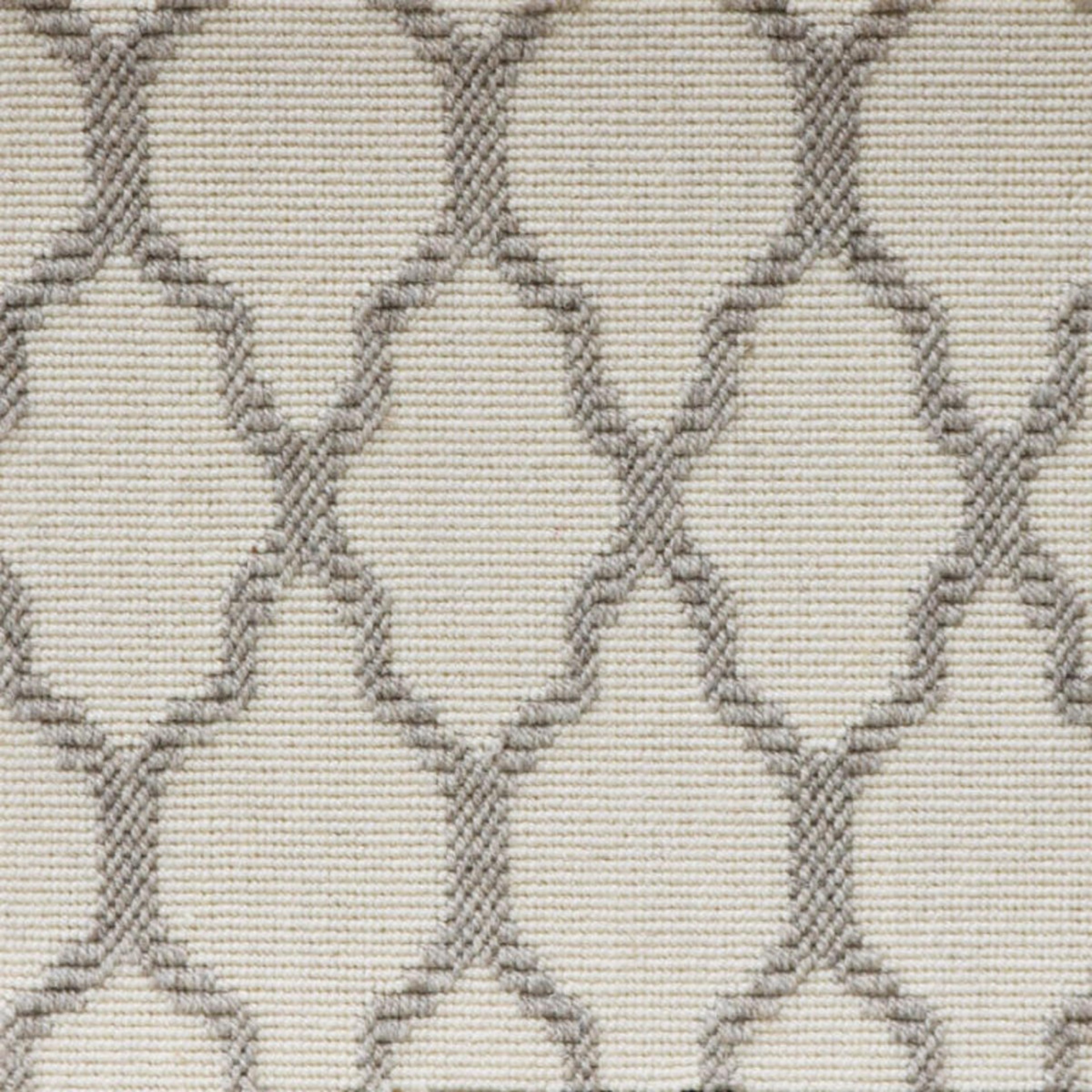 A Stately Trellis Rug with Cream / Light Gray color
