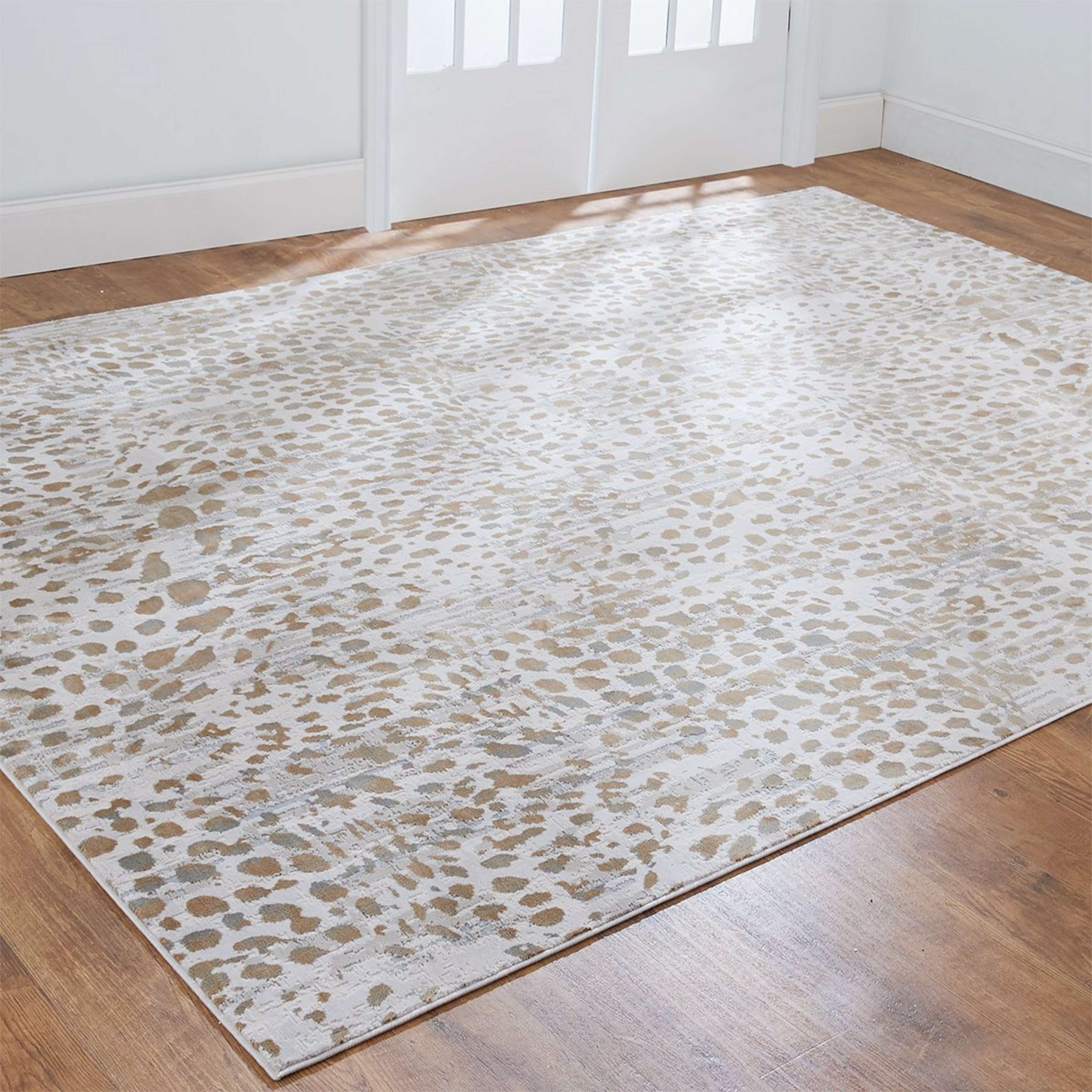 A Interior Jungle Rug with Ivory / Gray / Brown color