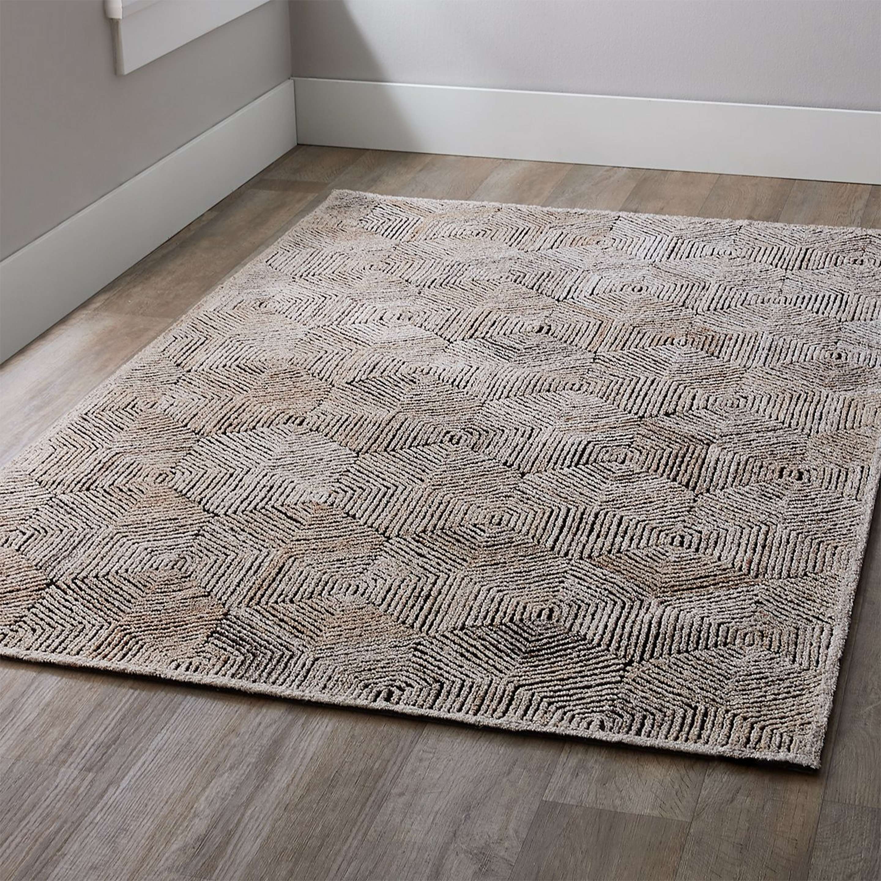 A Ricci Rug with Beige / Black / Neutrals color