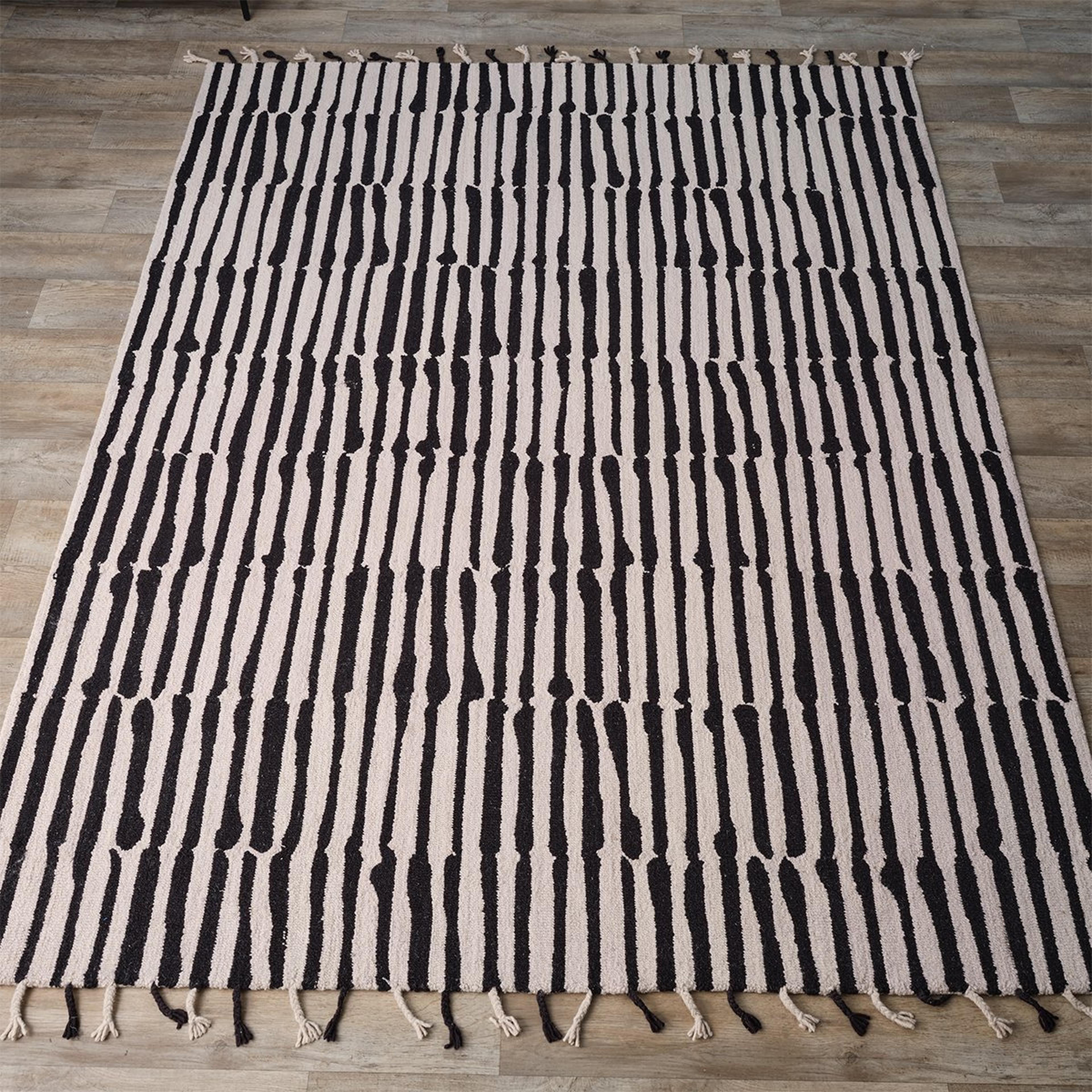 A Oracle Hand-Tufted Rug with undefined color