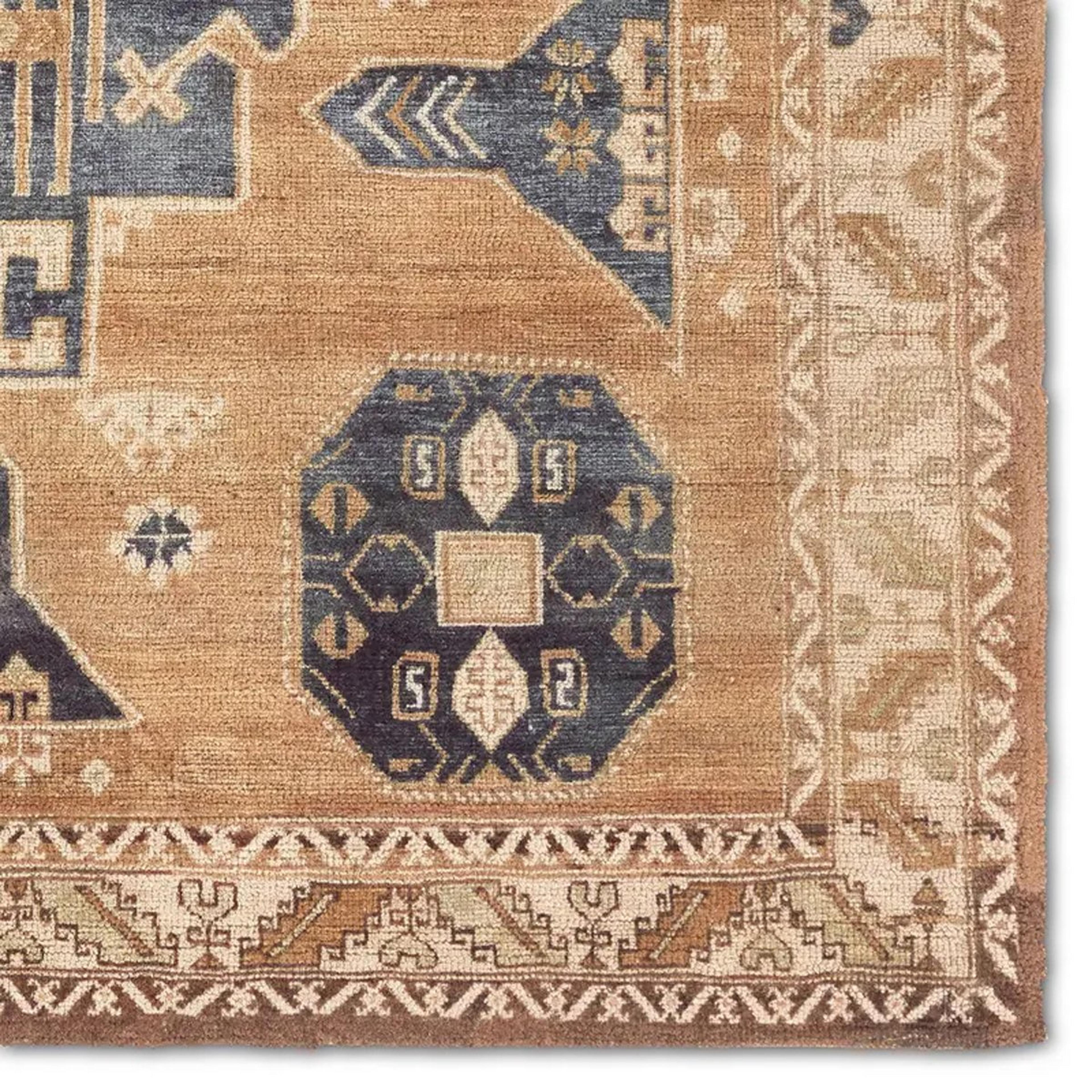 A Redwood Hand-Tufted Rug with Brown / Gray color