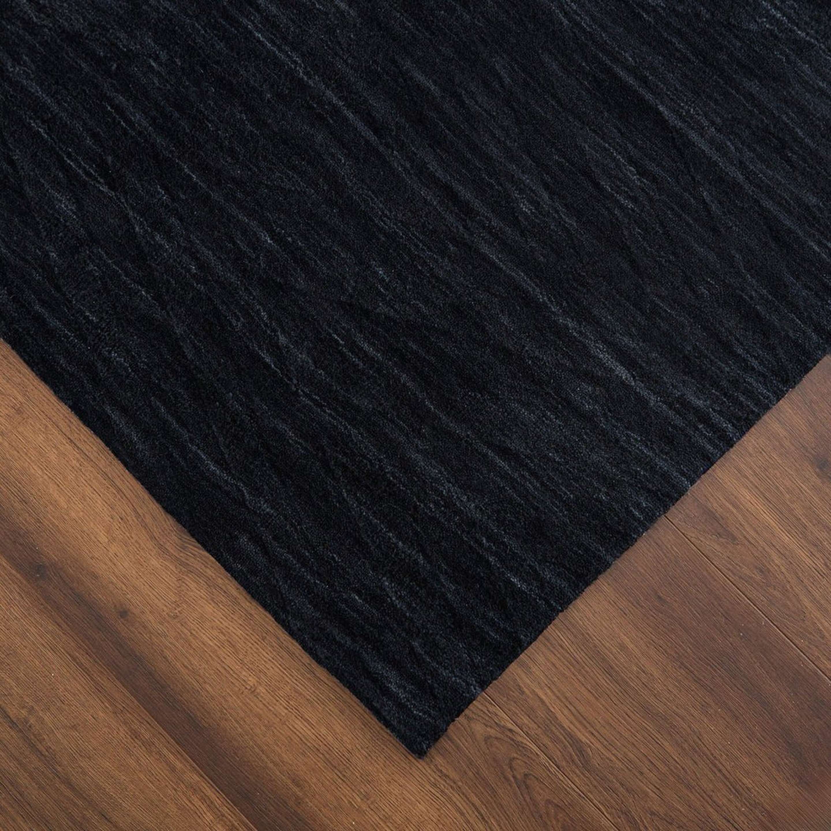 A Sergent Hand-Tufted Rug with Charcoal Black color