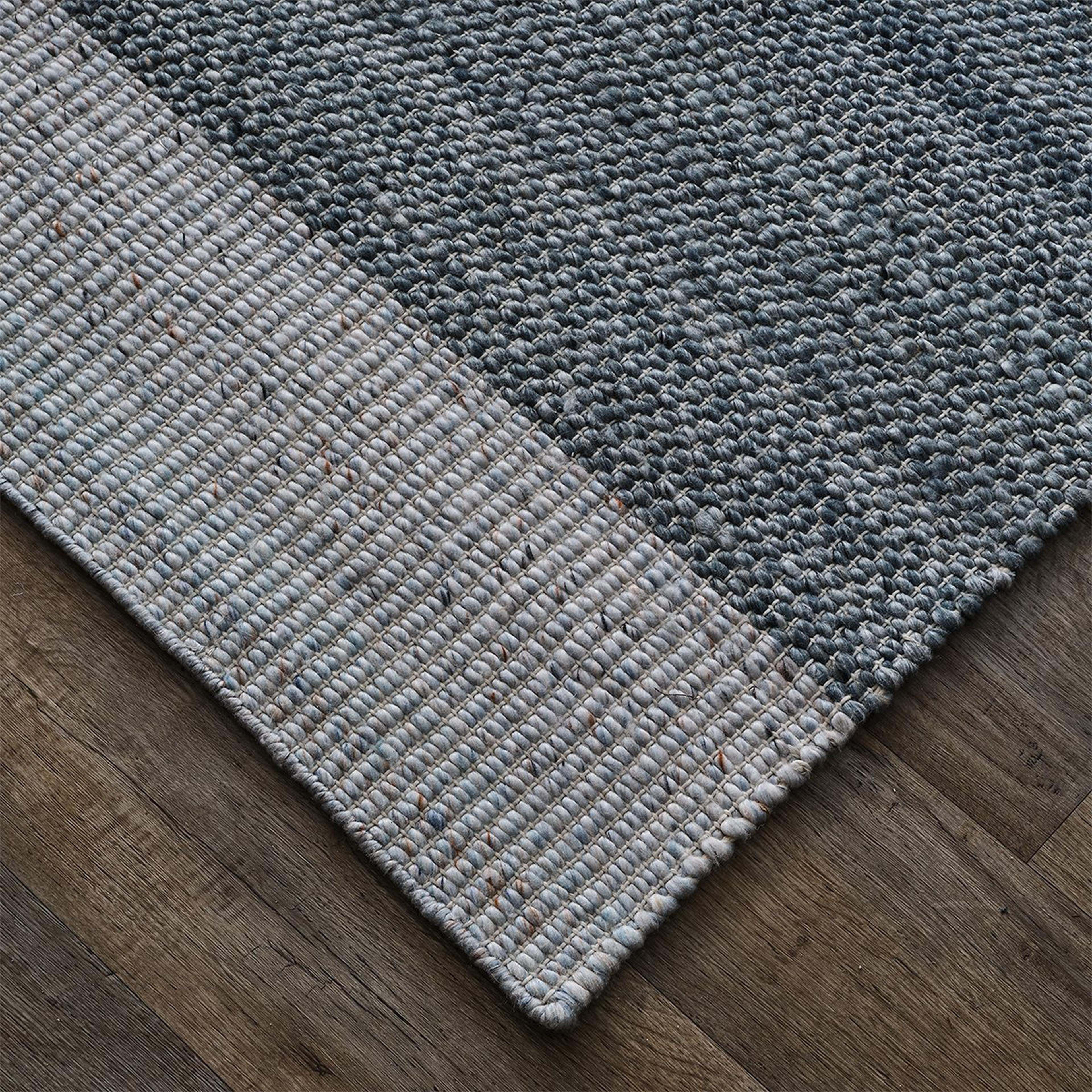 A Gradient Flatweave Handmade Rug with Blue color