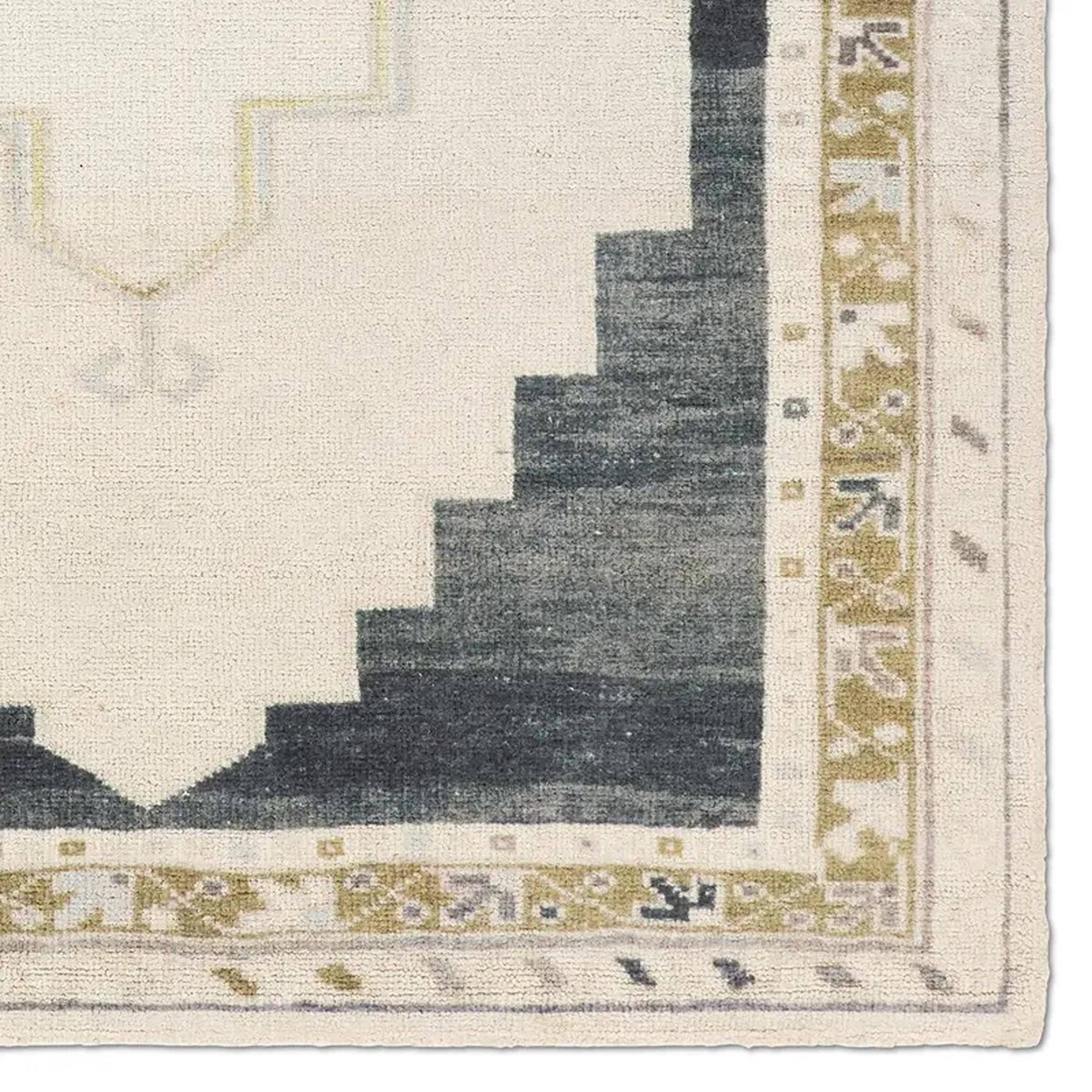 A Summit Hand-Tufted Rug with Beige / Gray color