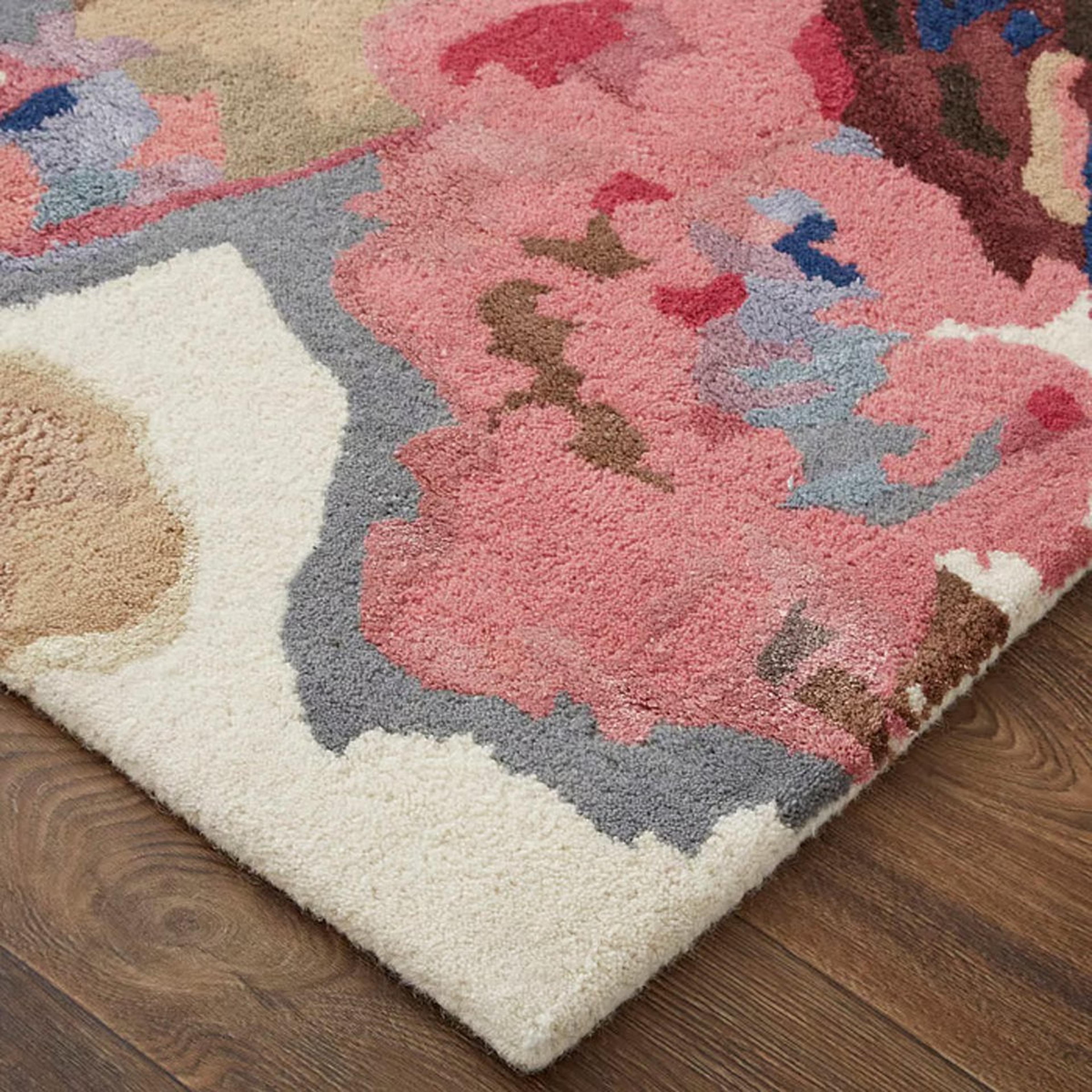 A Sisley Hand-Tufted Rug with Blue / Pink / Brown / Gray / Ivory color